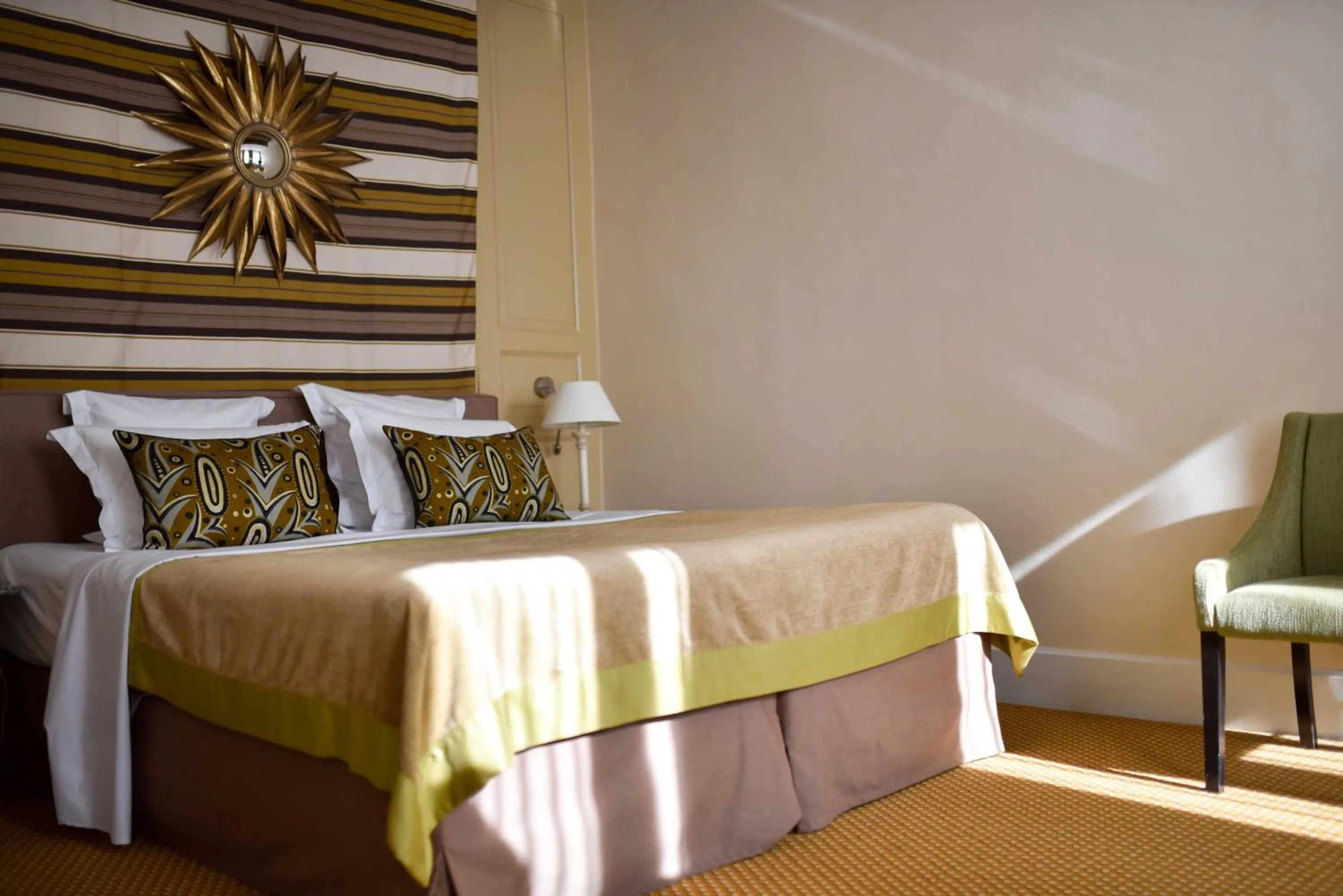 Bed in Grand Hôtel du Lion d'Or