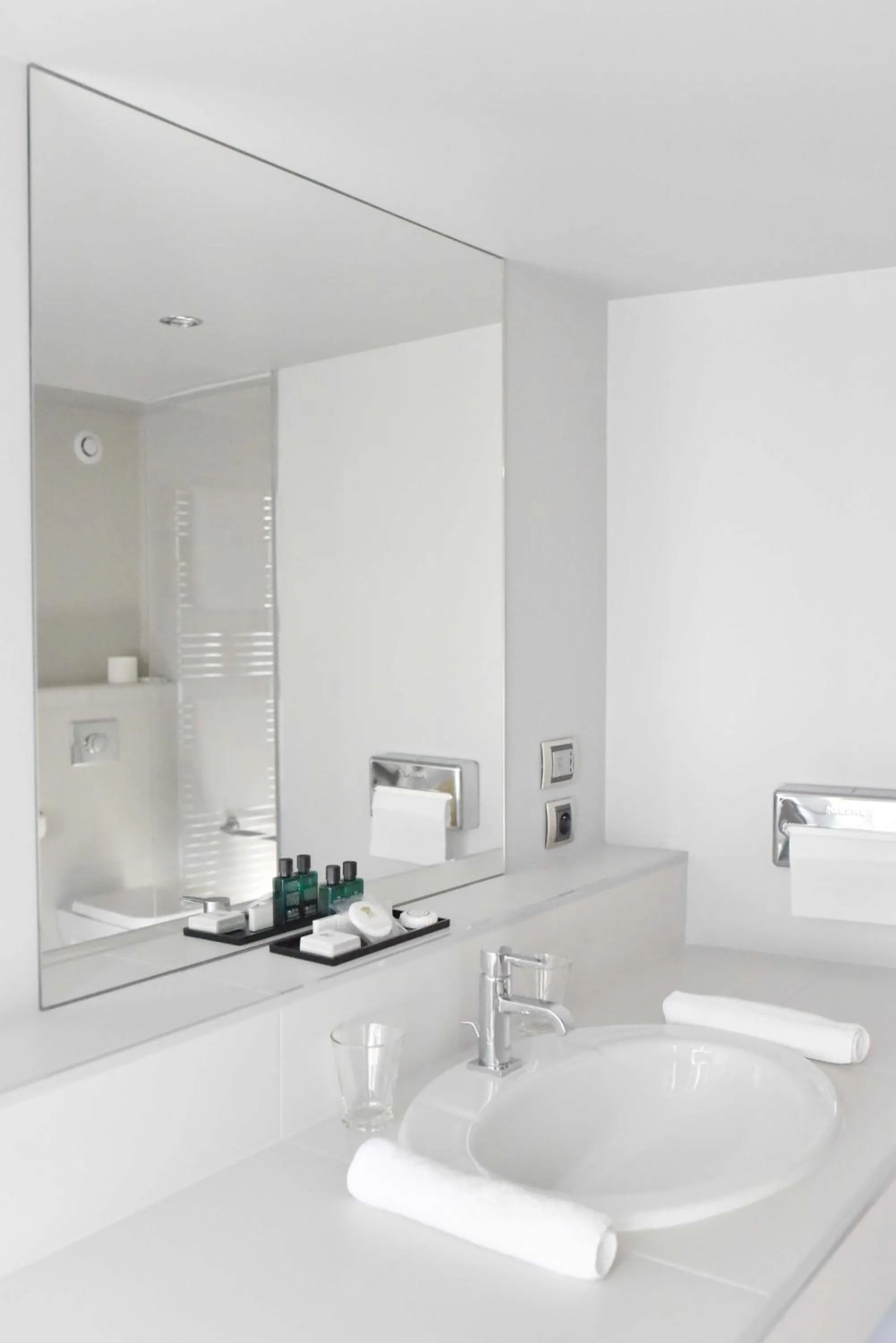 Bathroom in Grand Hôtel du Lion d'Or