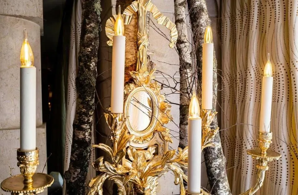 Decorative detail in Grand Hôtel du Lion d'Or