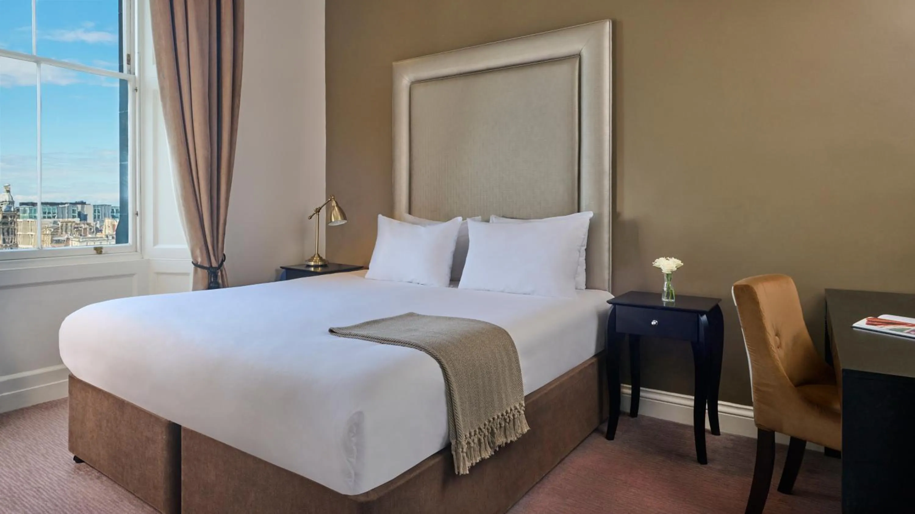 Bed in Fraser Suites Edinburgh