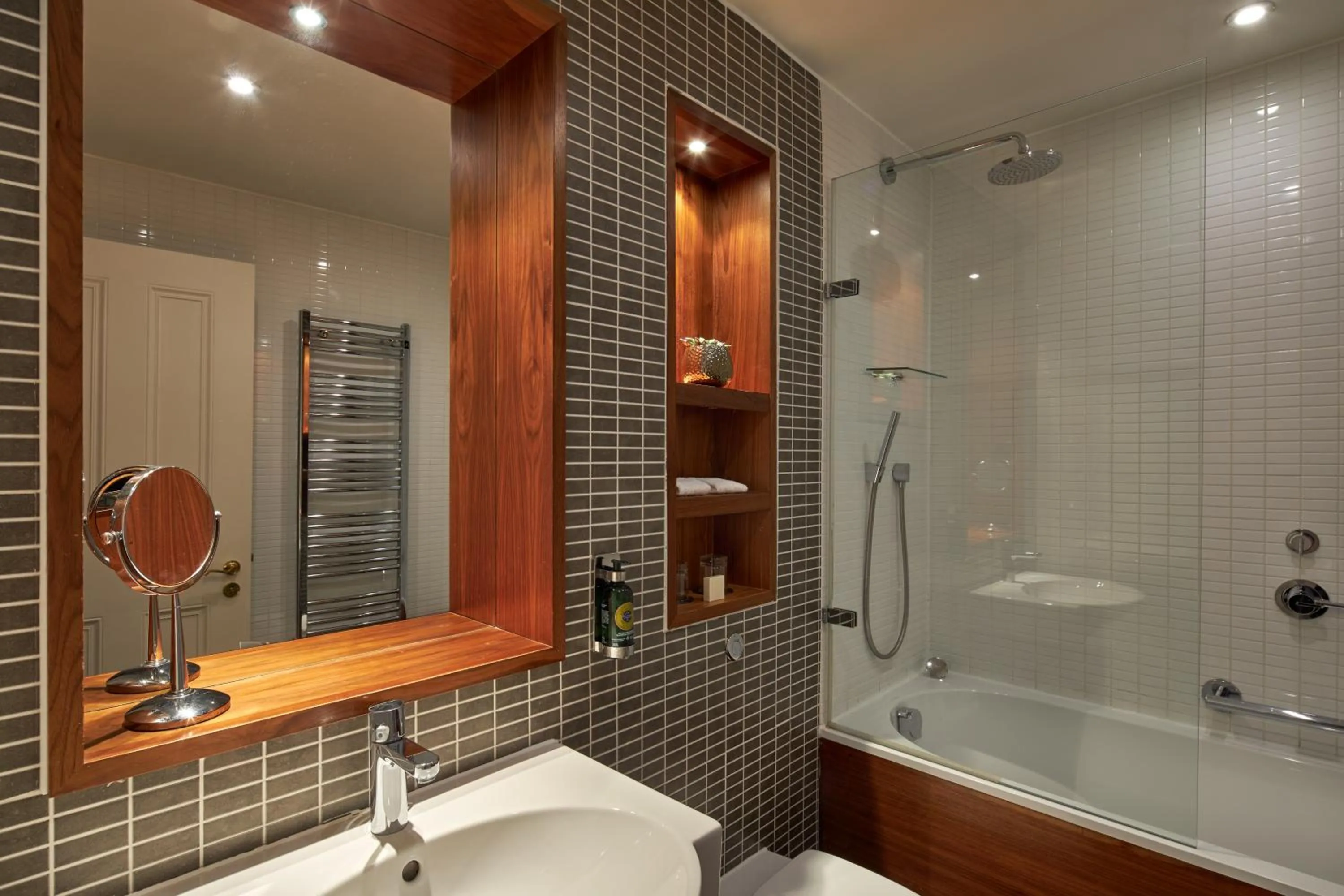 Bathroom in Fraser Suites Edinburgh