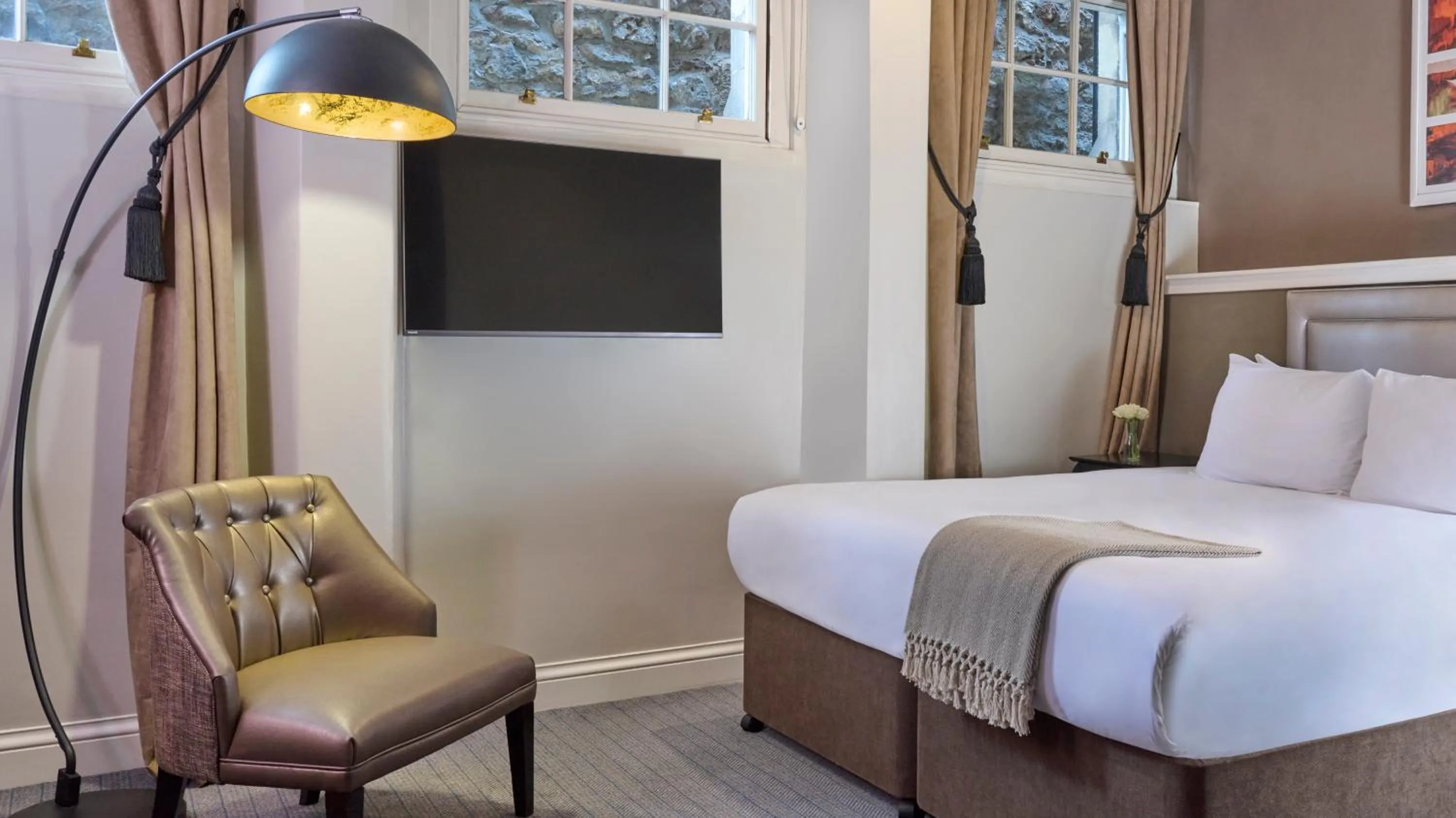 Bed in Fraser Suites Edinburgh