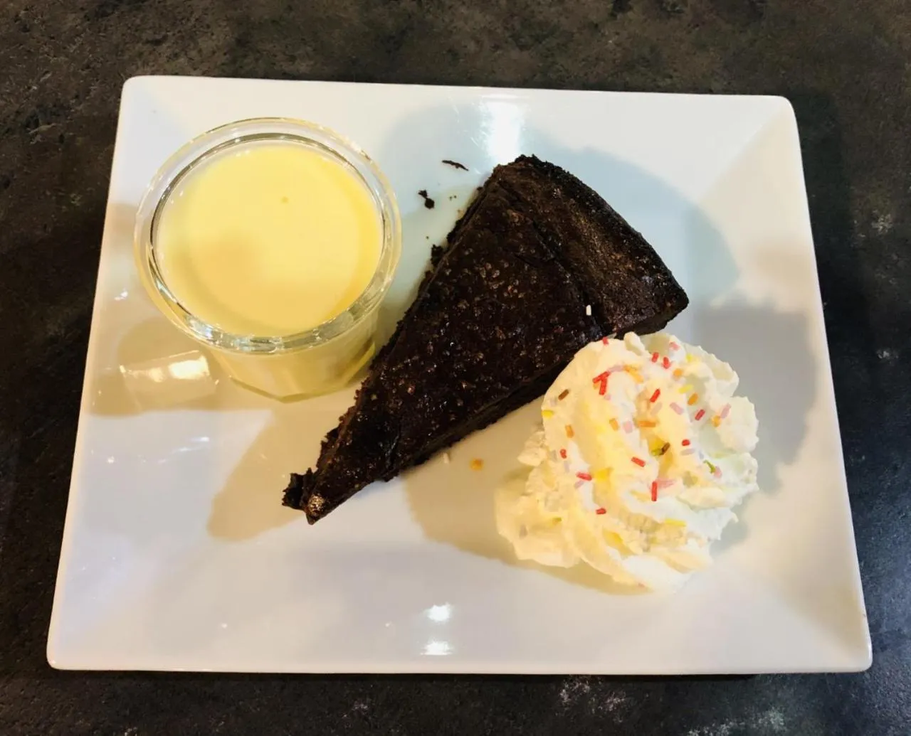 Food and drinks in Hôtel-Restaurant Le Blueberry