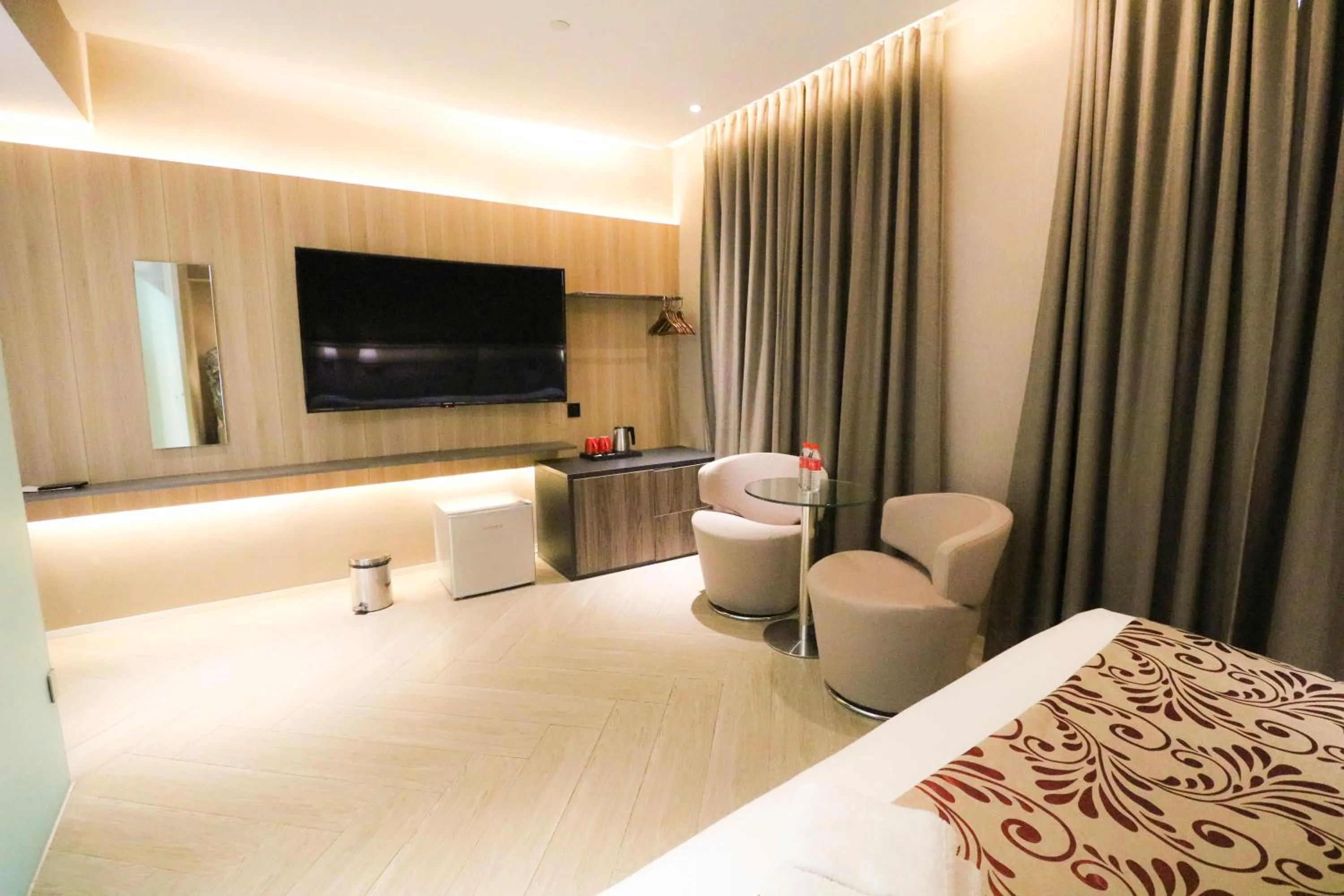 TV and multimedia, Bed in Red Hotel Cubao, Quezon City