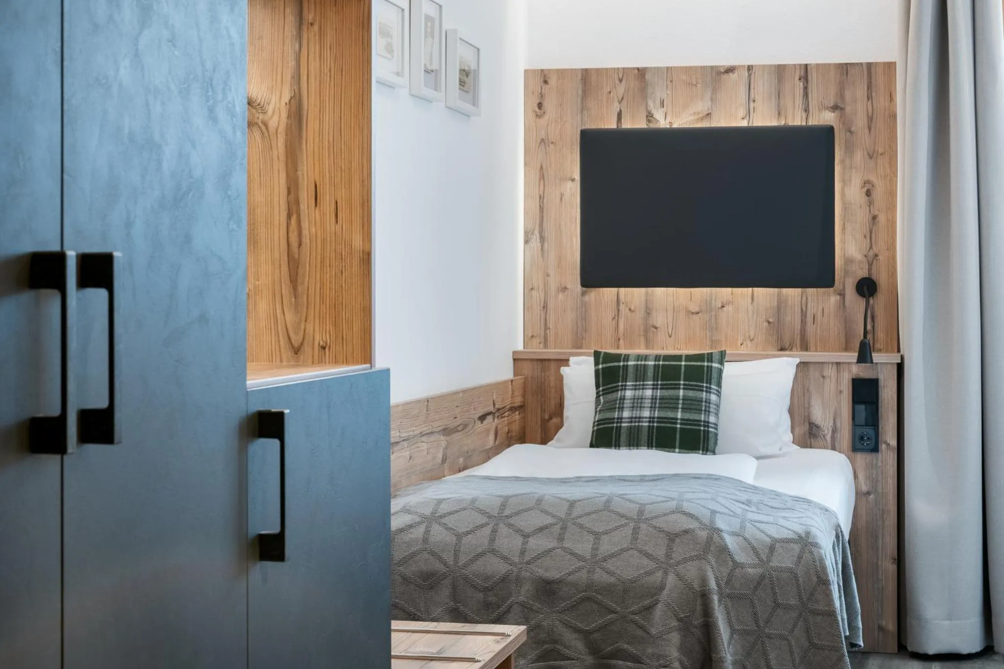 Bed in Hotel Neuer am See