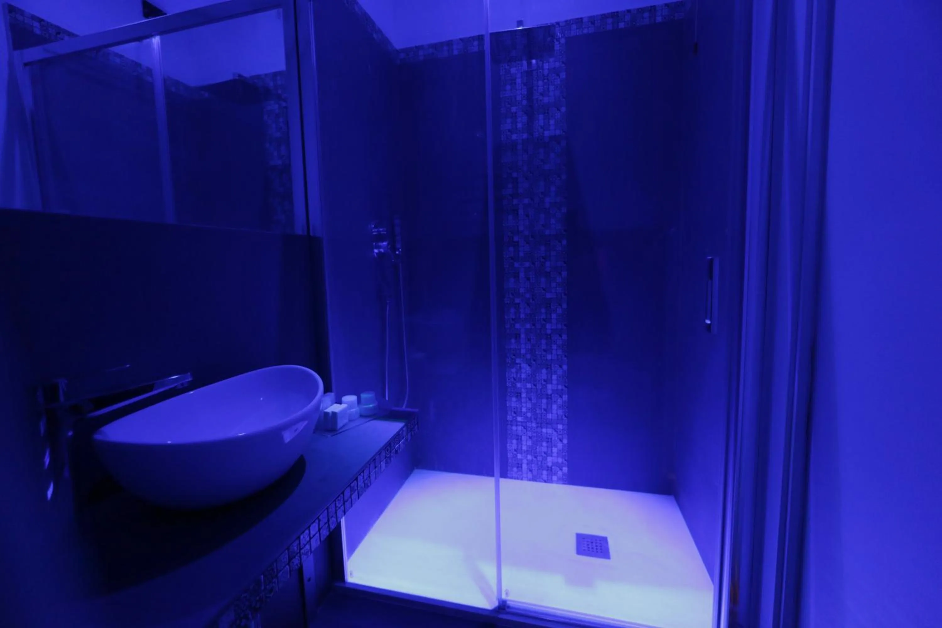 Bathroom in Cellamare Suite & Spa