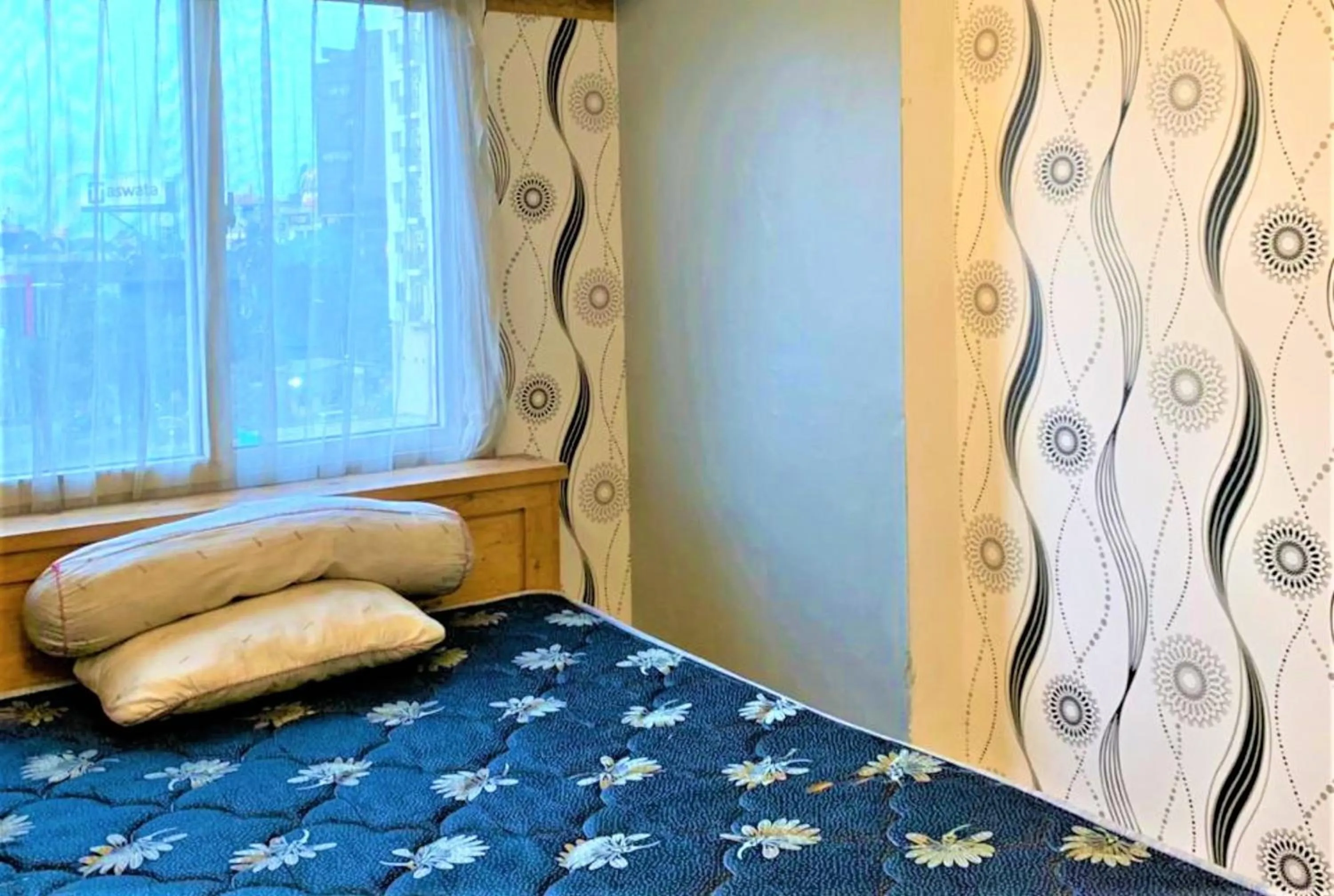 Bedroom, Bed in Apartemen Mutiara Bekasi by Veeroom