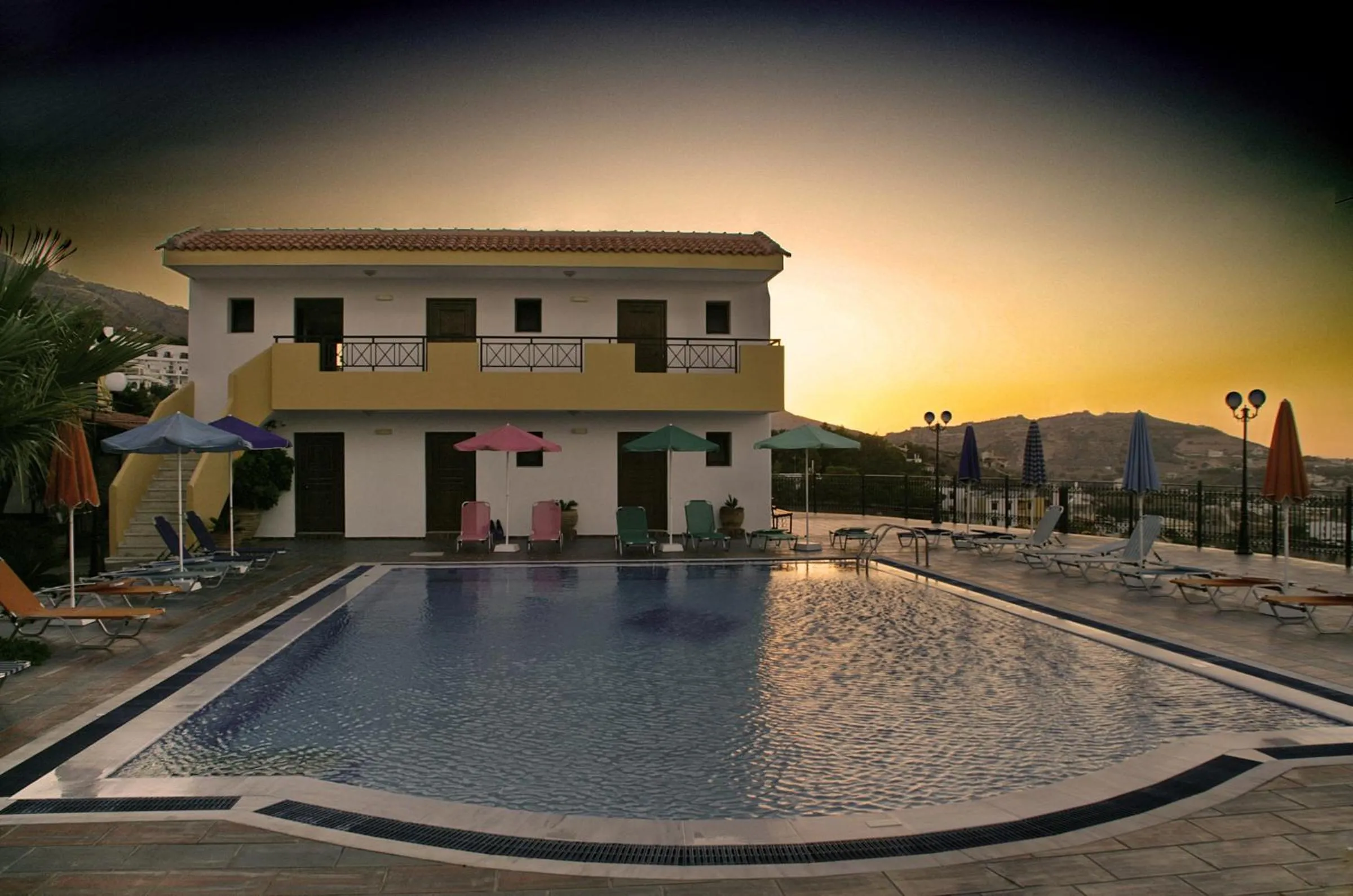 Swimming pool in Pennystella Apartments
