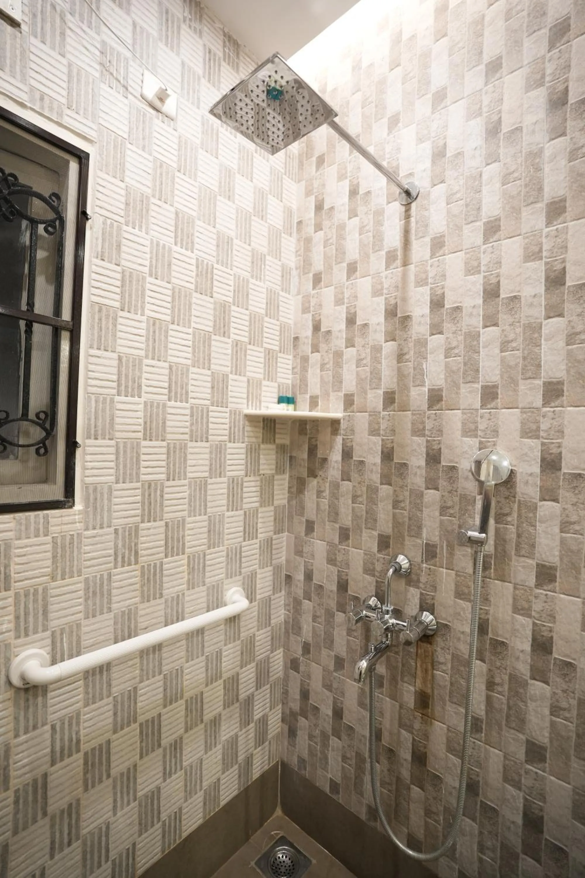 Bathroom in Hanu Reddy Residences Poes Garden