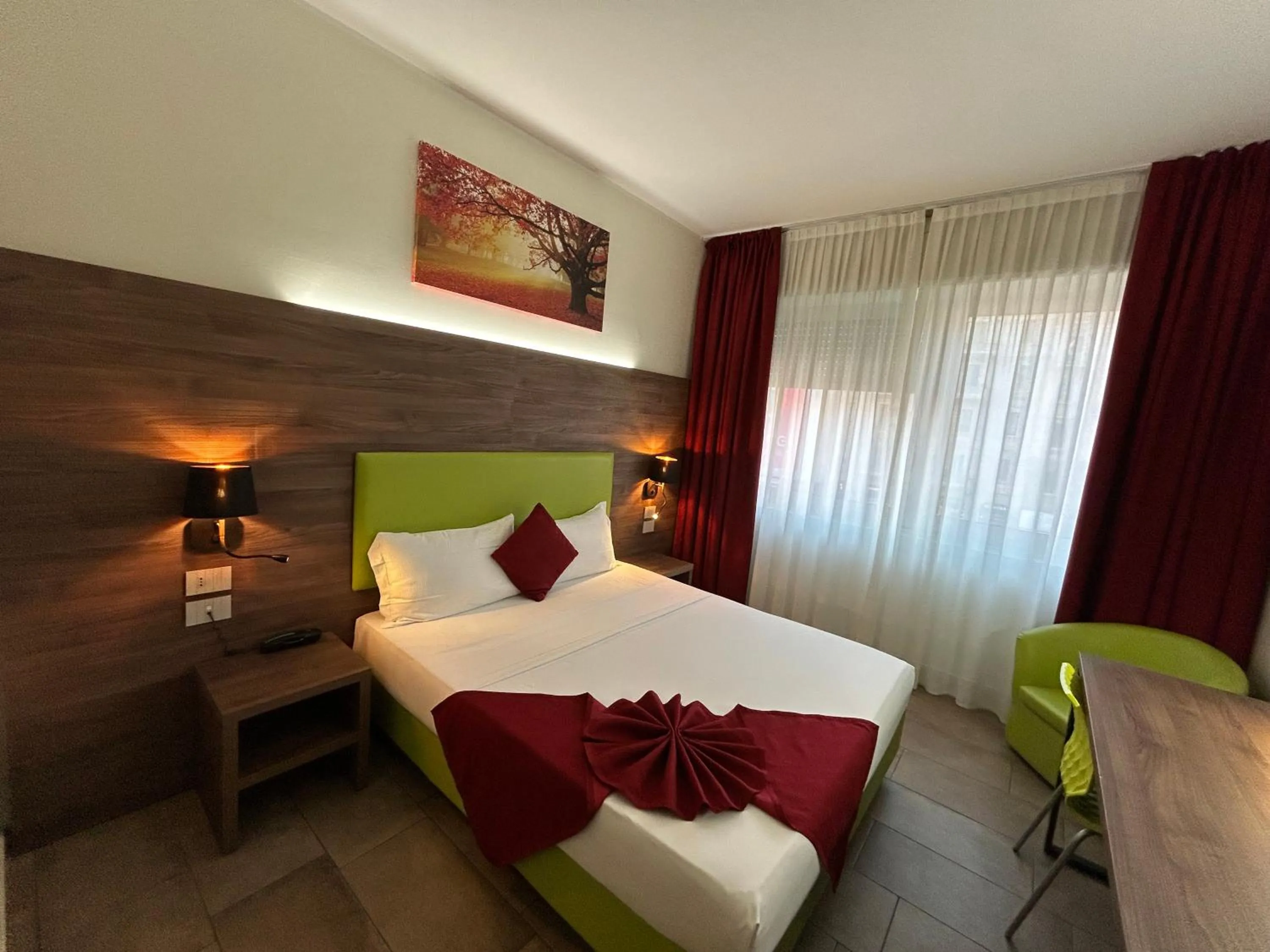 Photo of the whole room, Bed in Hotel Stradivari