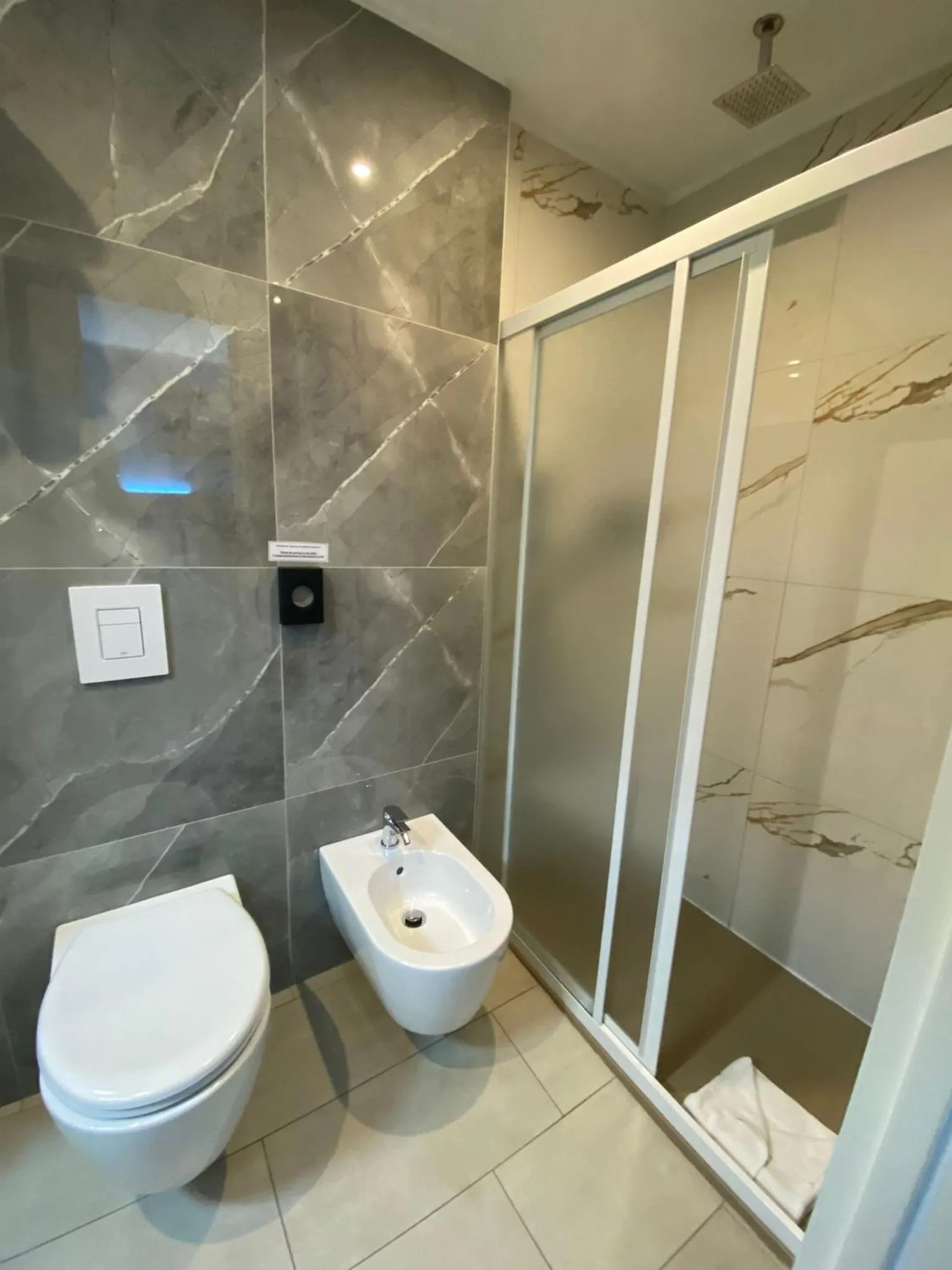 Bathroom in Hotel Stradivari