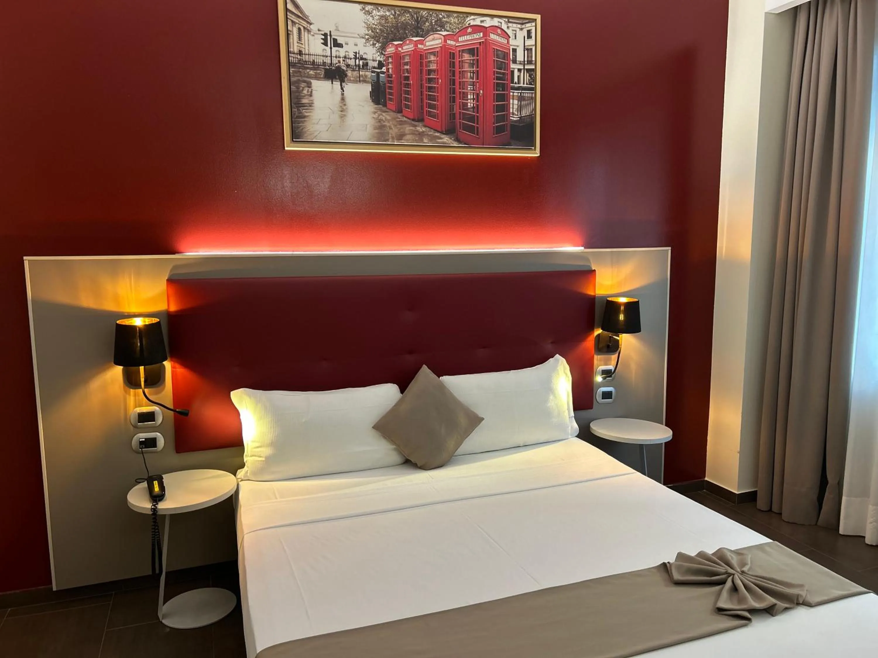 Photo of the whole room, Bed in Hotel Stradivari