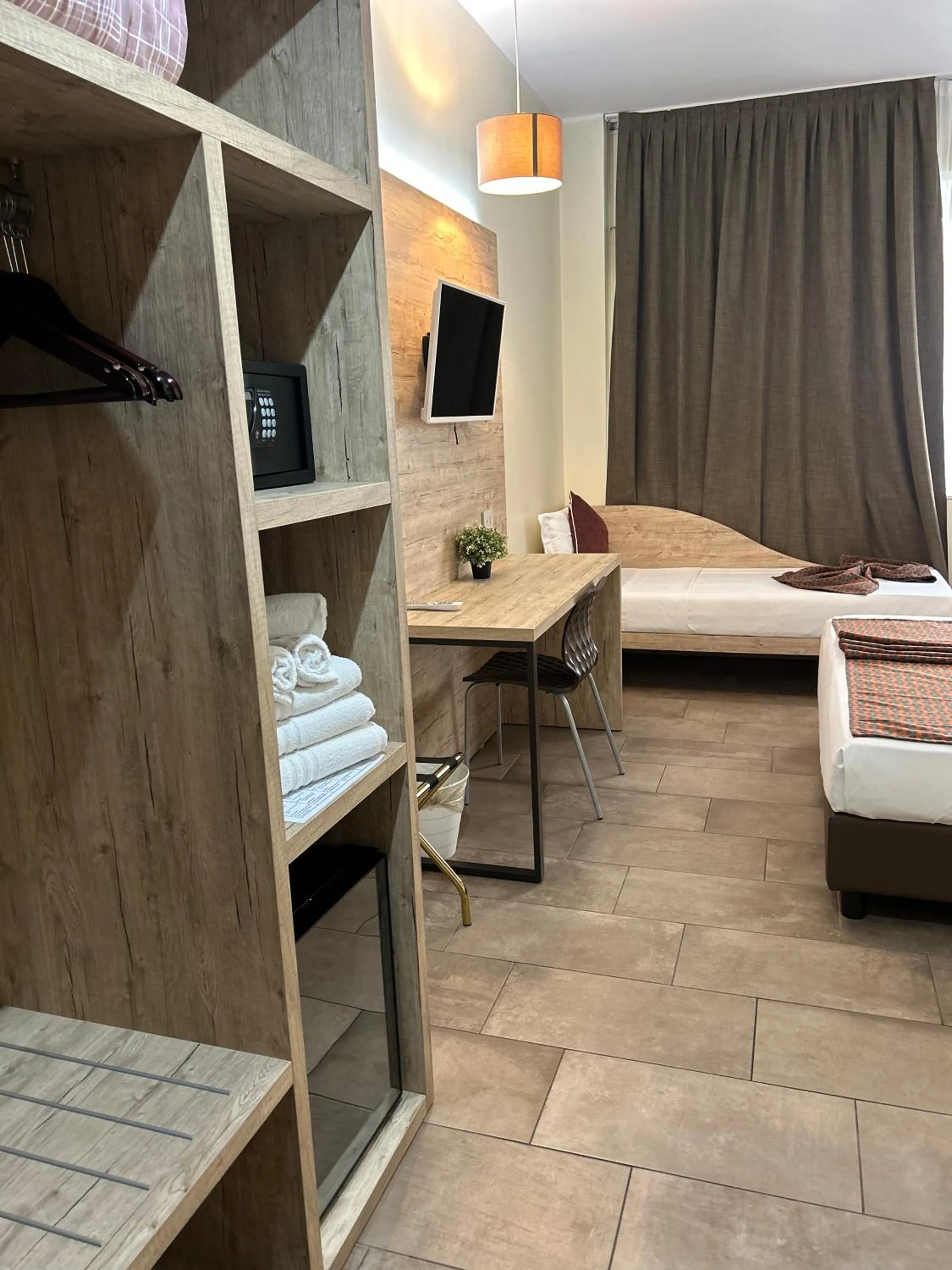 Photo of the whole room, Bed in Hotel Stradivari