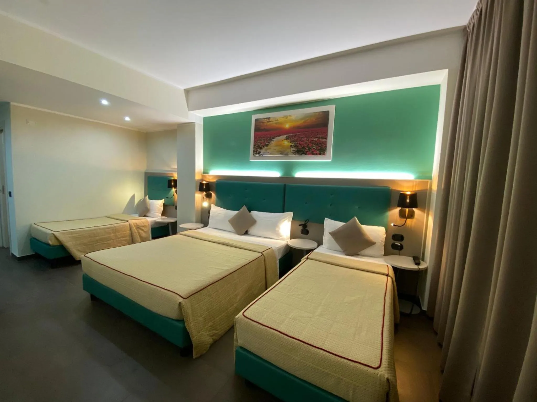 Photo of the whole room, Bed in Hotel Stradivari