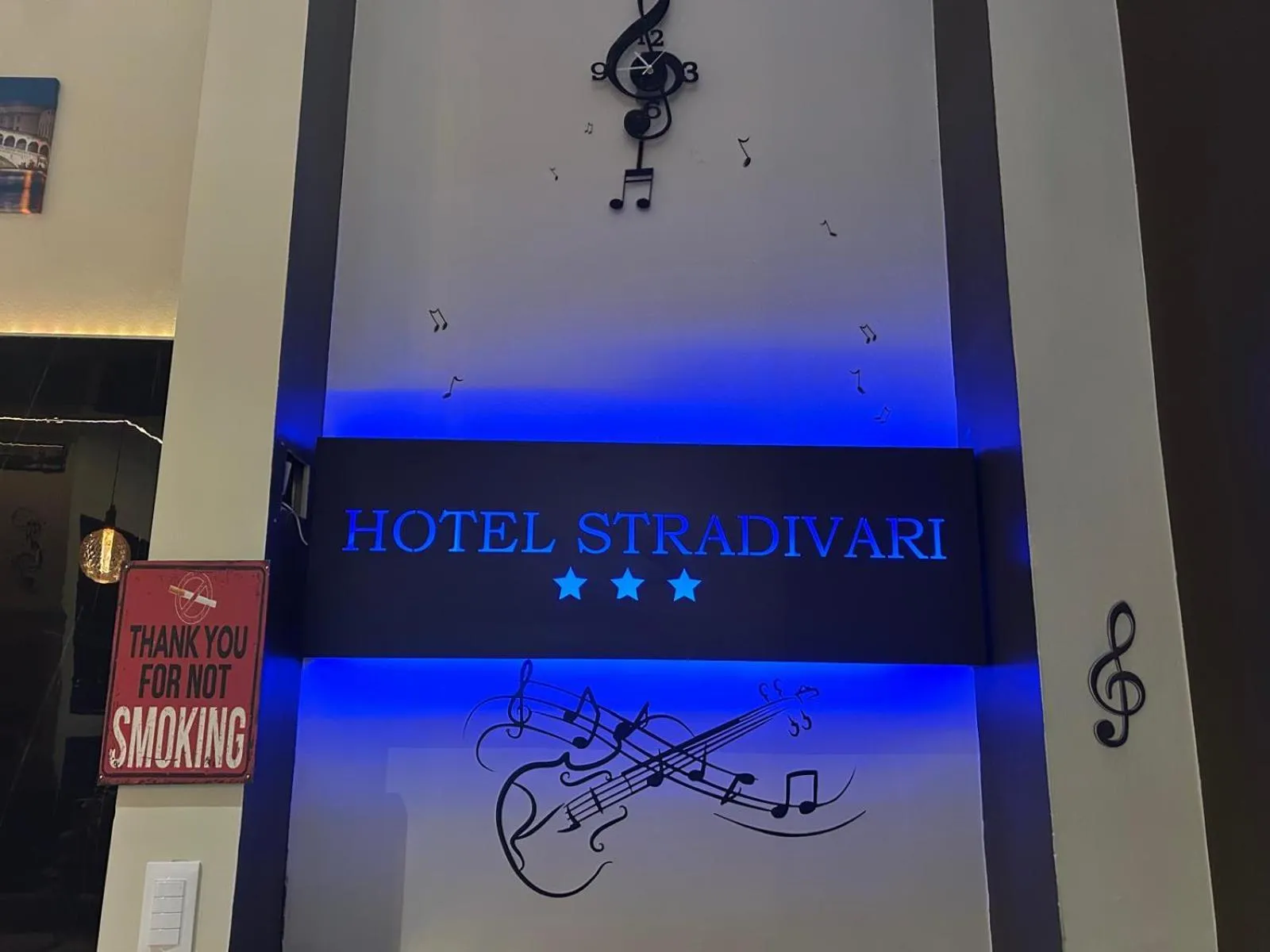 Property logo or sign in Hotel Stradivari