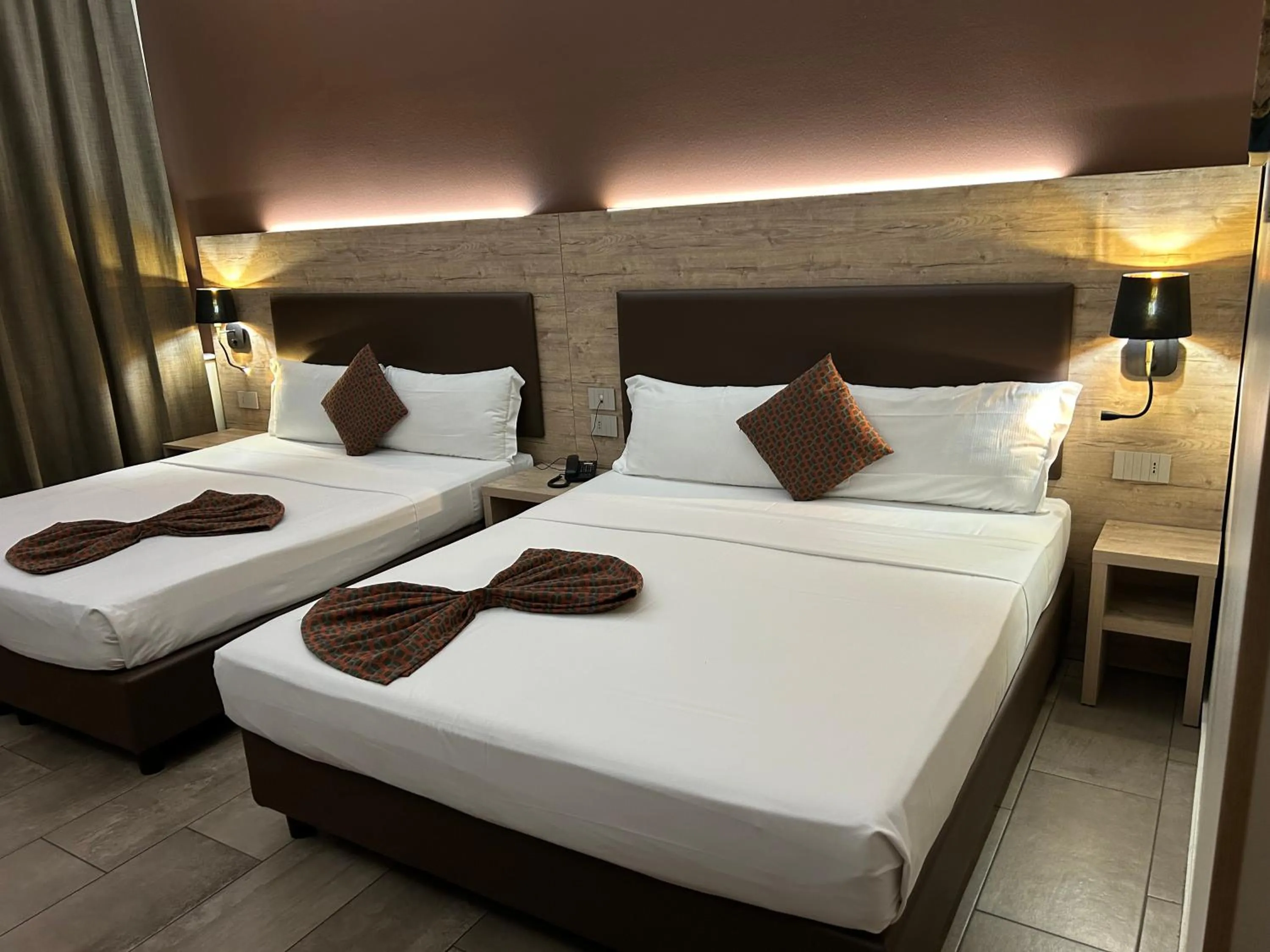 Photo of the whole room, Bed in Hotel Stradivari