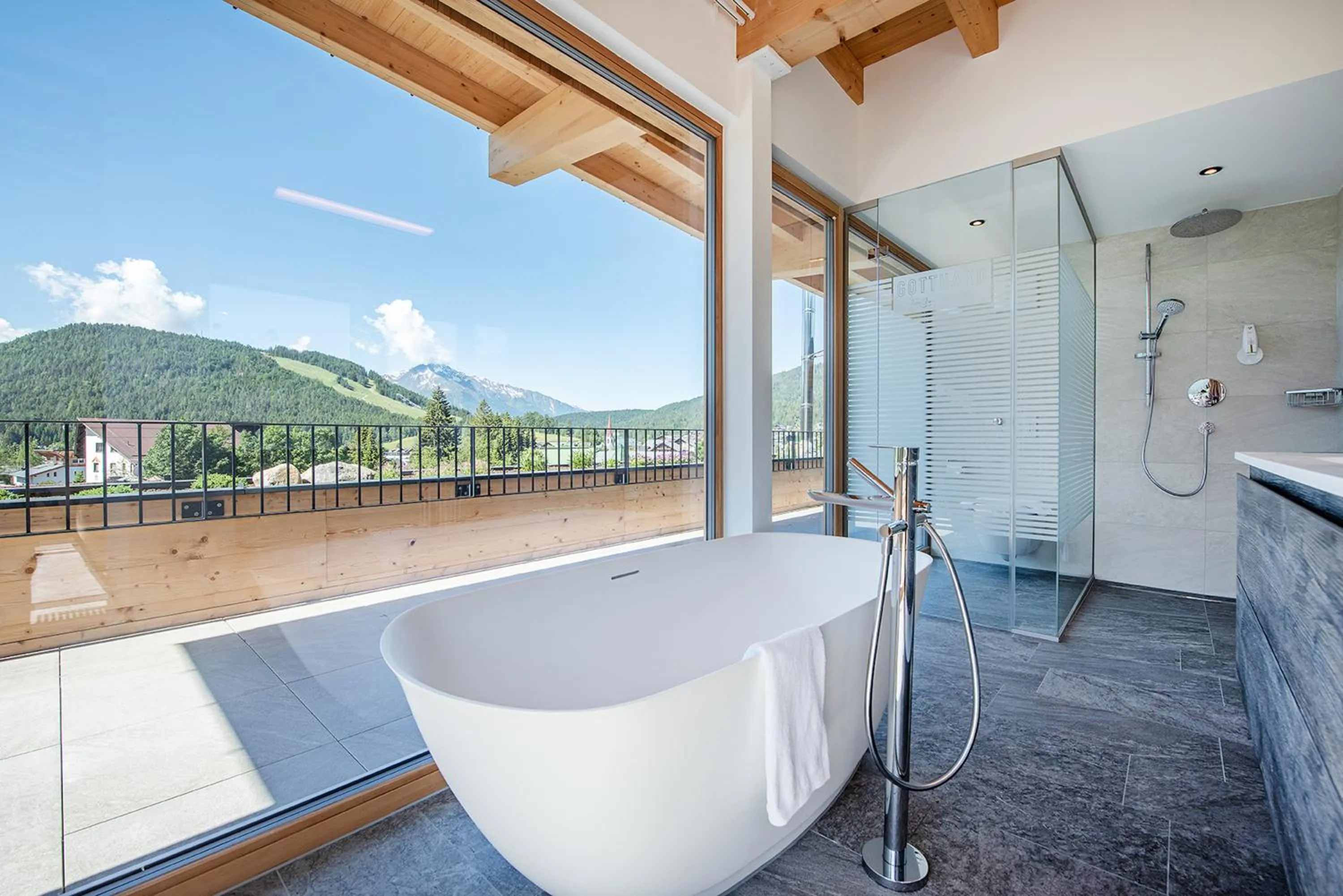Shower in GOTTHARD - FINE LIVING APARTMENTS