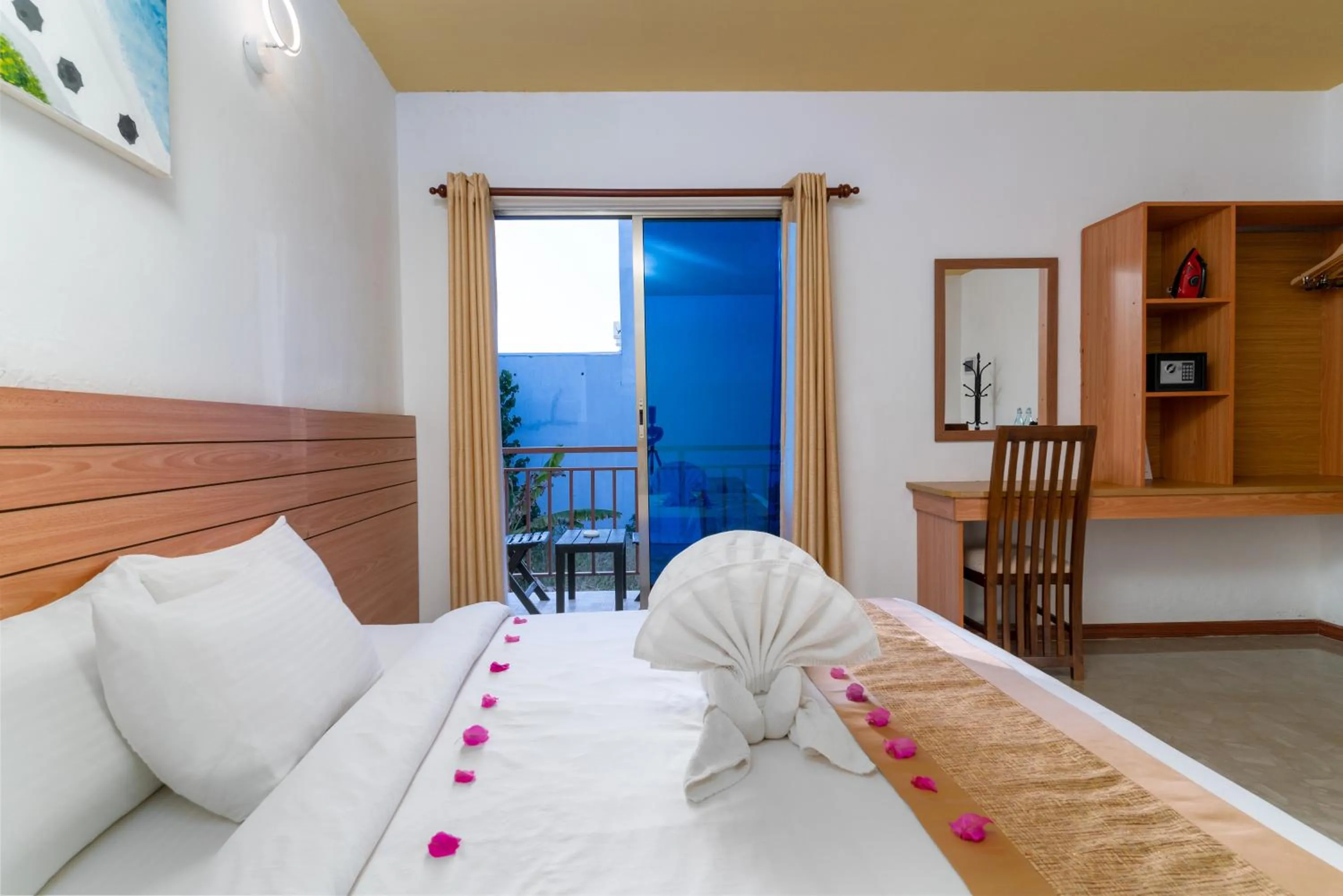 Bed in Nala Veli Beach & Spa