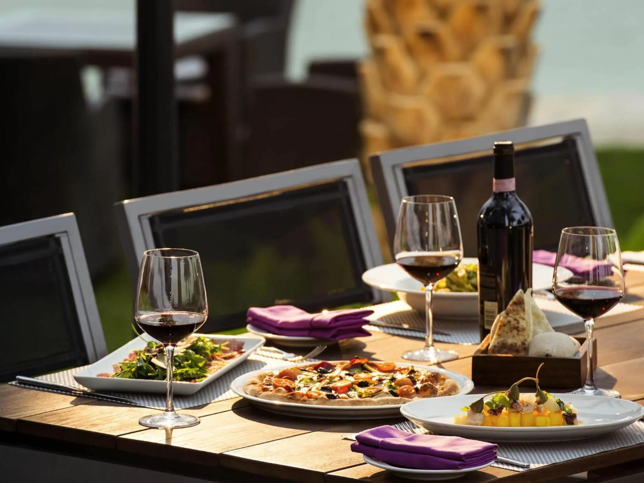 Restaurant/places to eat in Ibis Abu Dhabi Gate