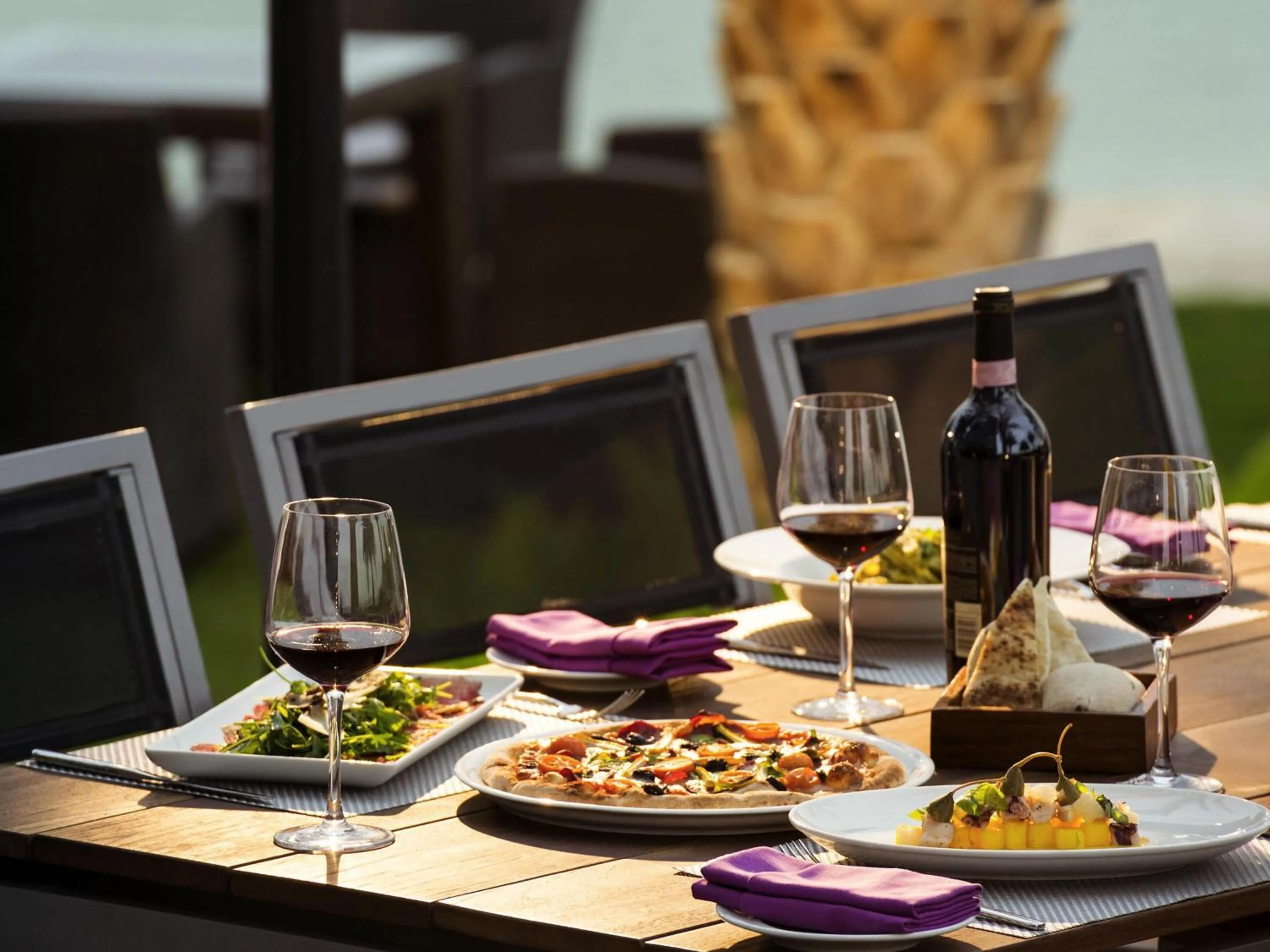 Restaurant/places to eat in Ibis Abu Dhabi Gate