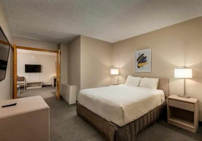 Bed in Heritage Inn Hotel & Convention Centre - Taber