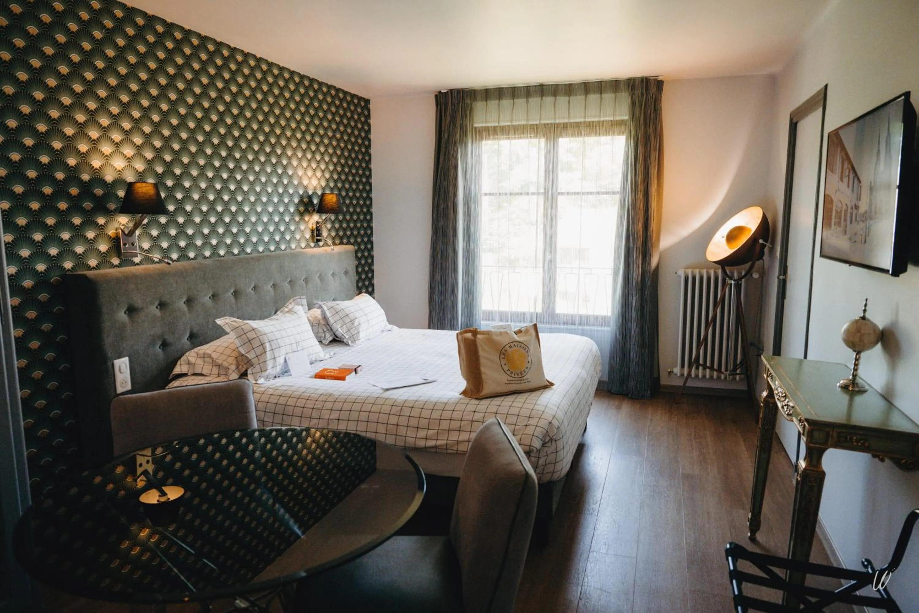 Bed in Armes de Champagne Hôtel & Spa