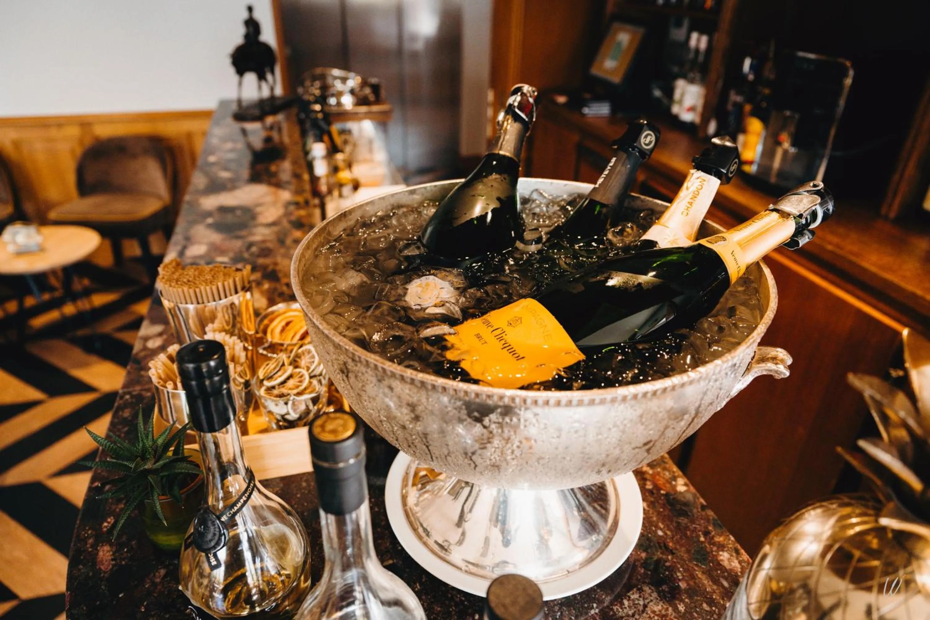 Lounge or bar in Armes de Champagne Hôtel & Spa