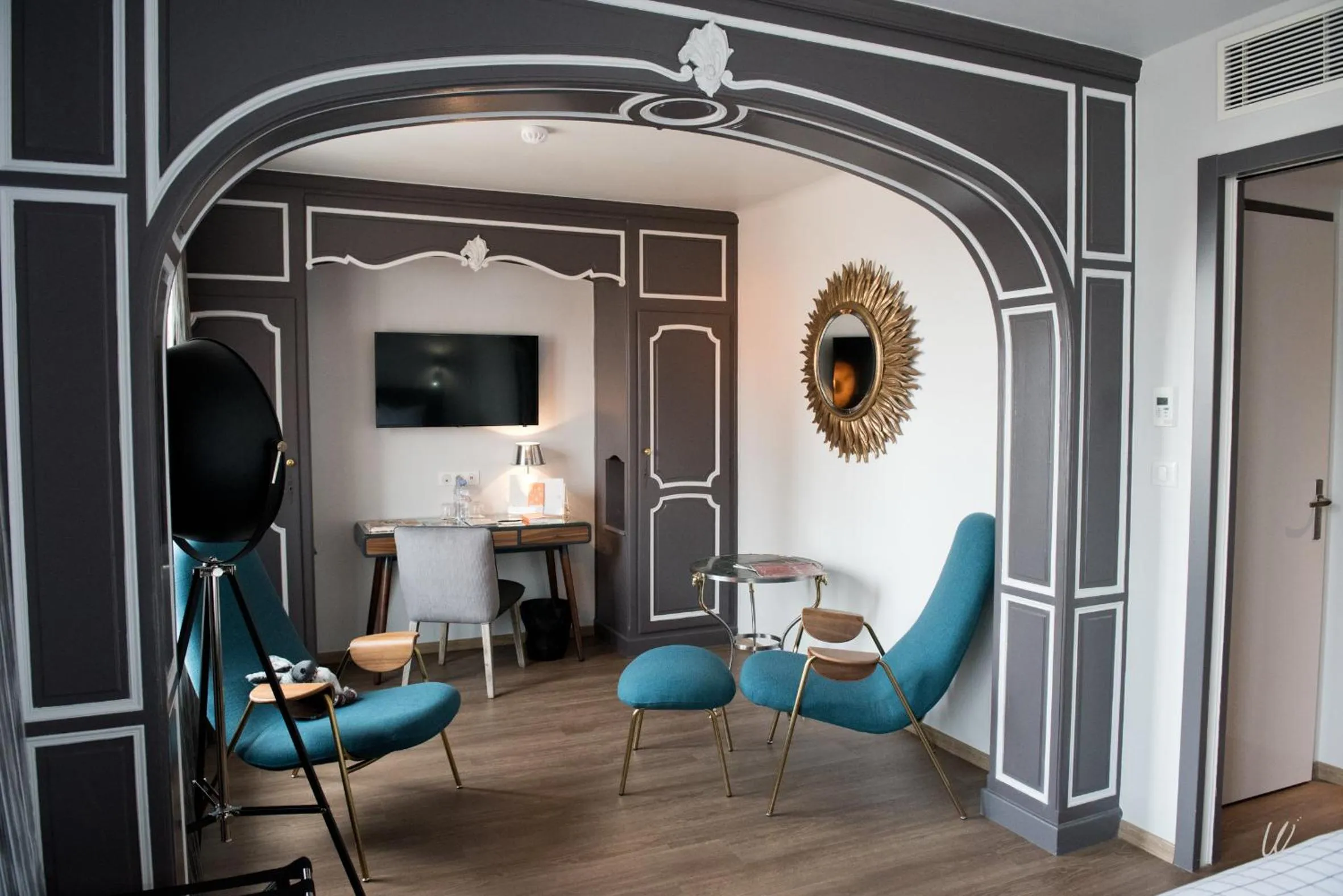 TV and multimedia in Armes de Champagne Hôtel & Spa