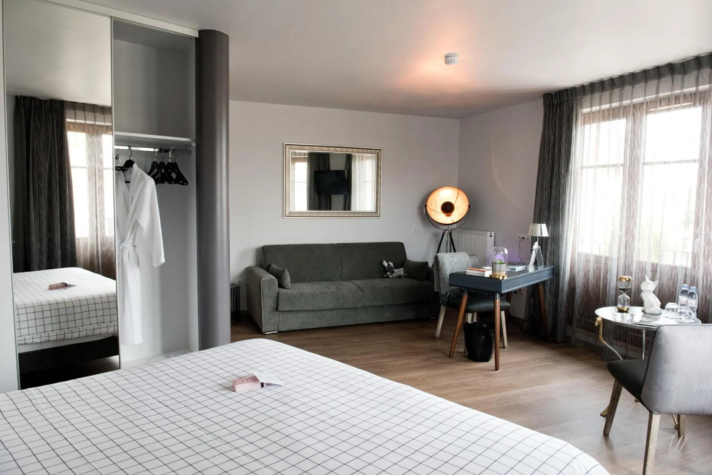 Photo of the whole room, Bed in Armes de Champagne Hôtel & Spa