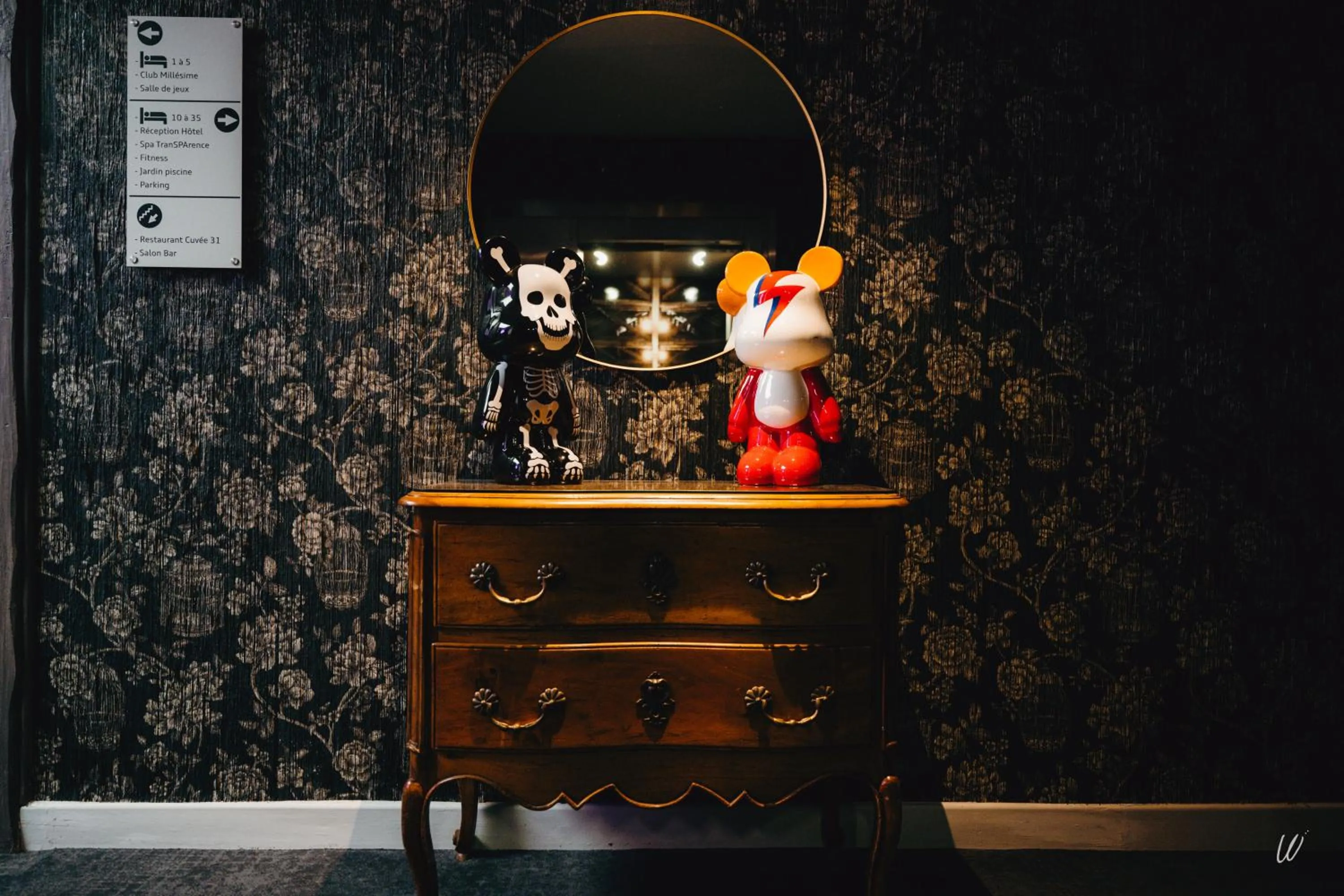 Decorative detail in Armes de Champagne Hôtel & Spa