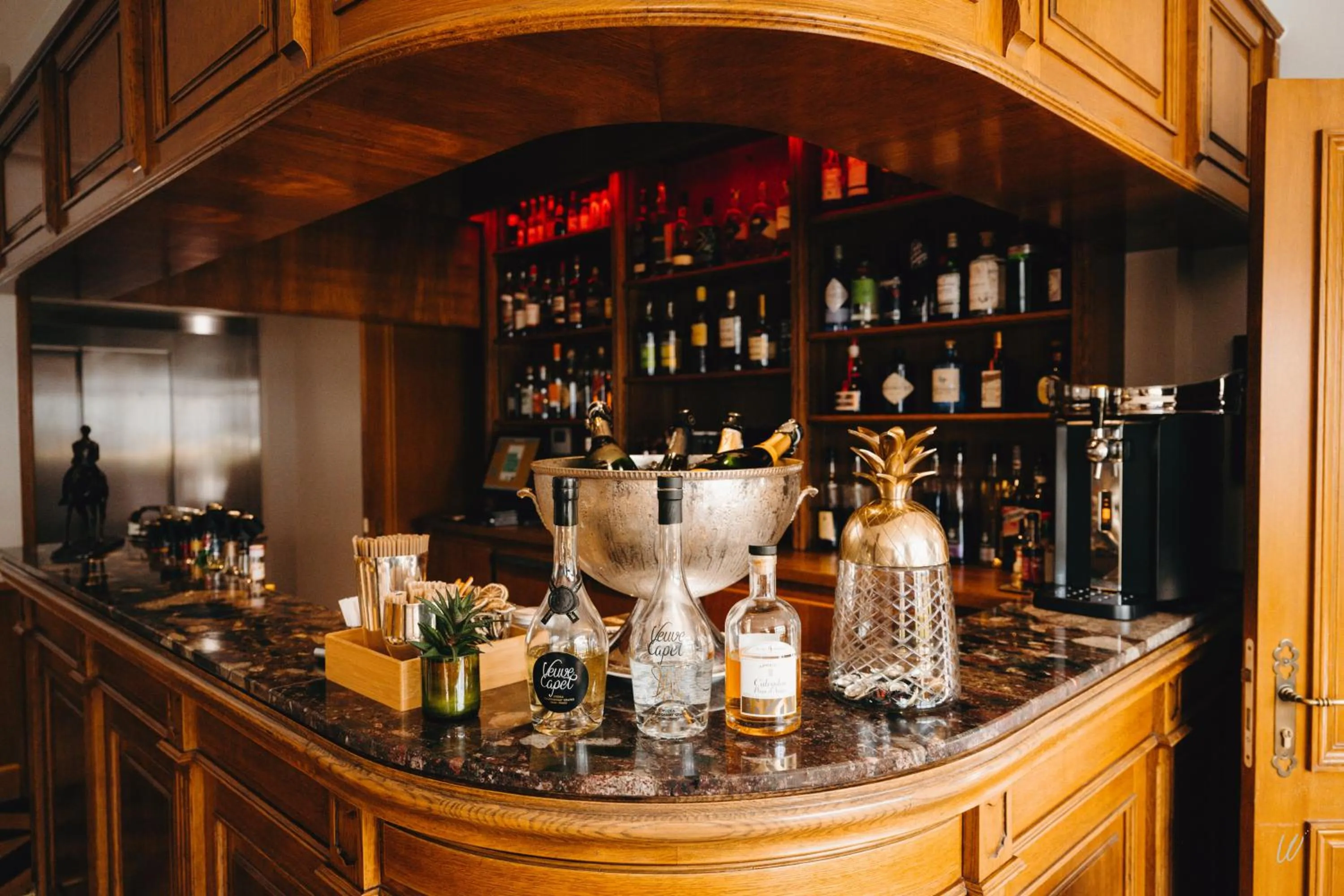 Lounge or bar in Armes de Champagne Hôtel & Spa