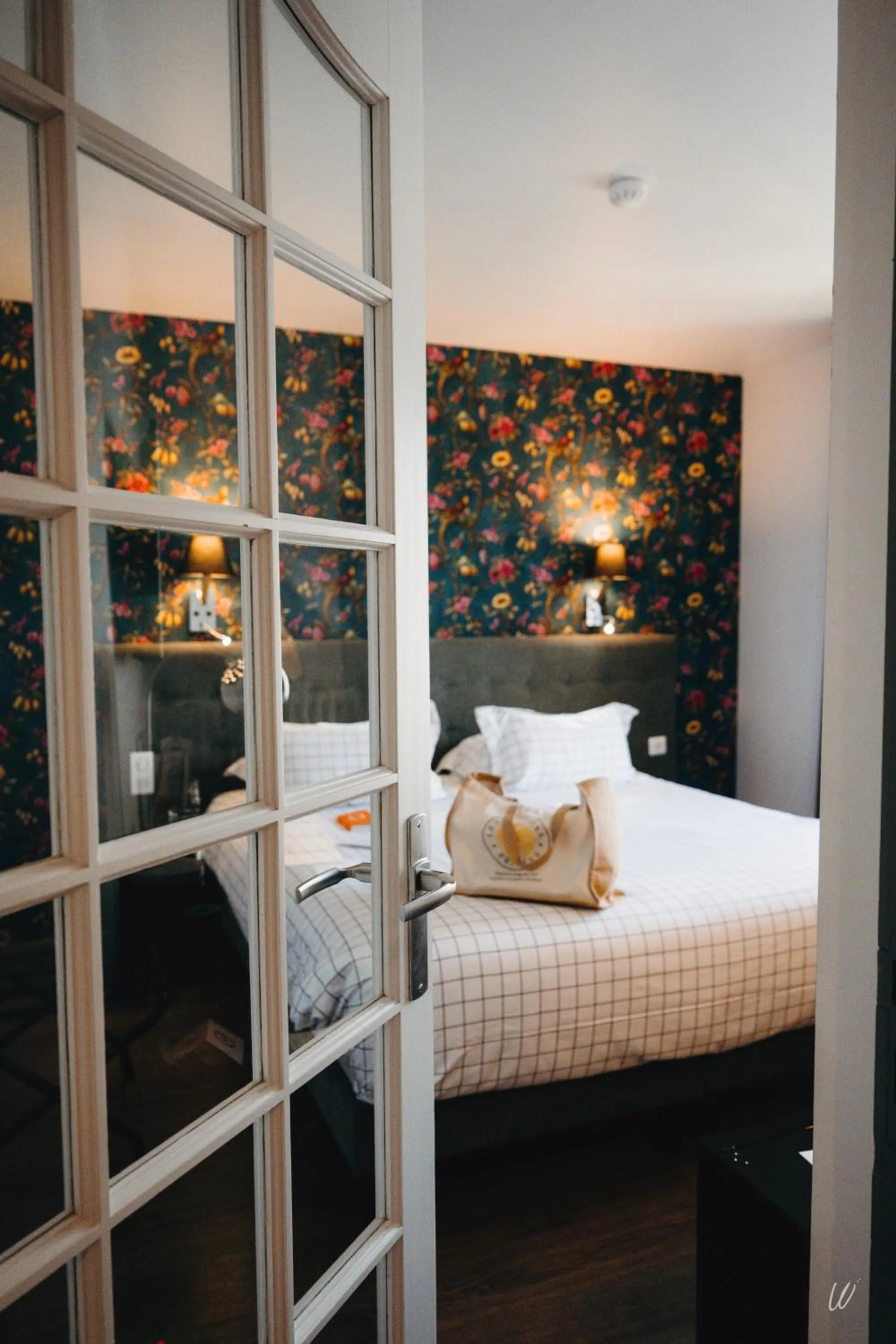 Bed in Armes de Champagne Hôtel & Spa