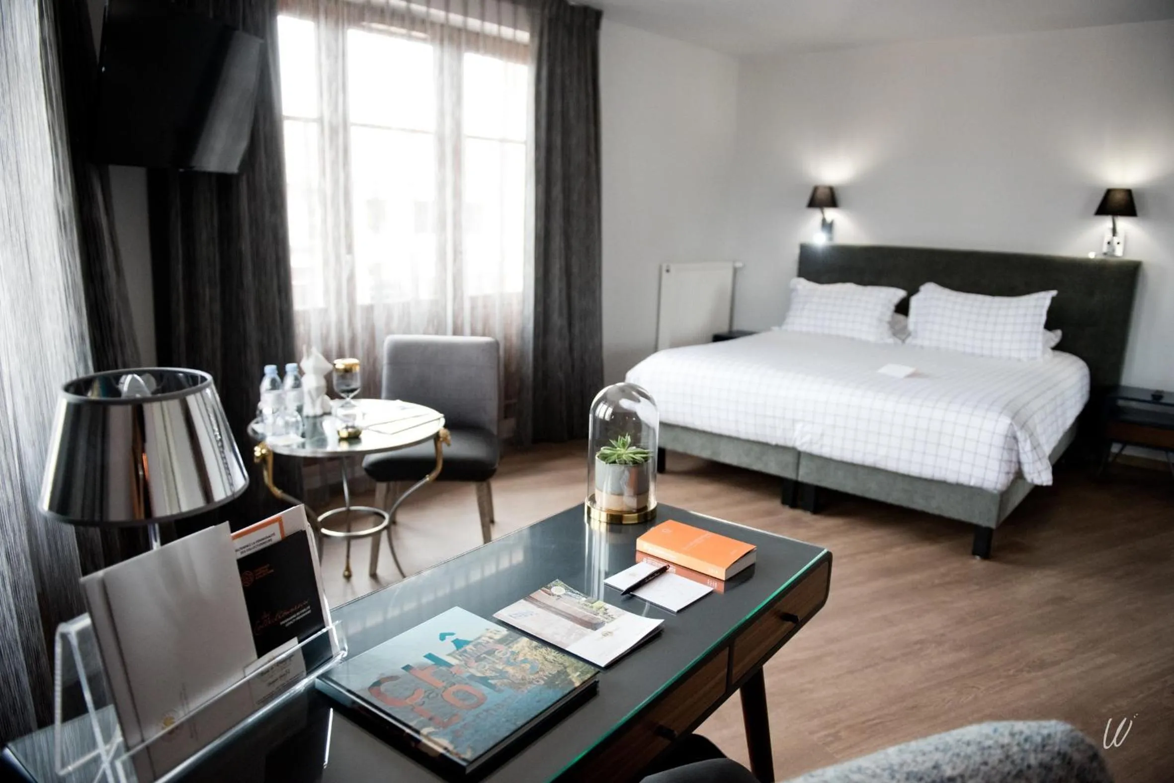 Photo of the whole room, Bed in Armes de Champagne Hôtel & Spa