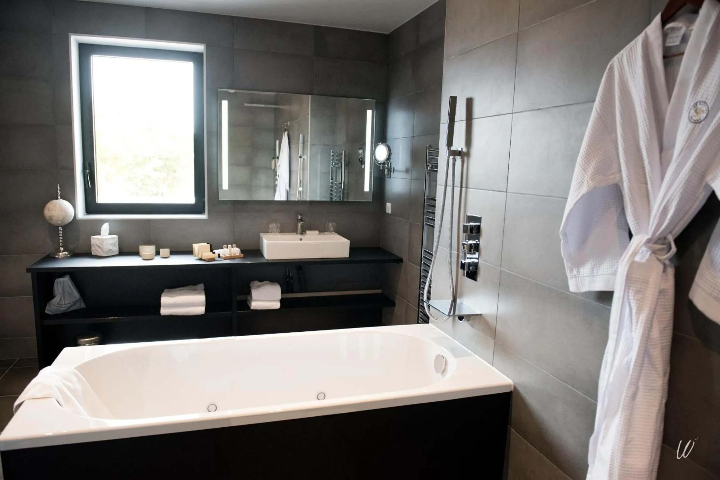 Bathroom in Armes de Champagne Hôtel & Spa