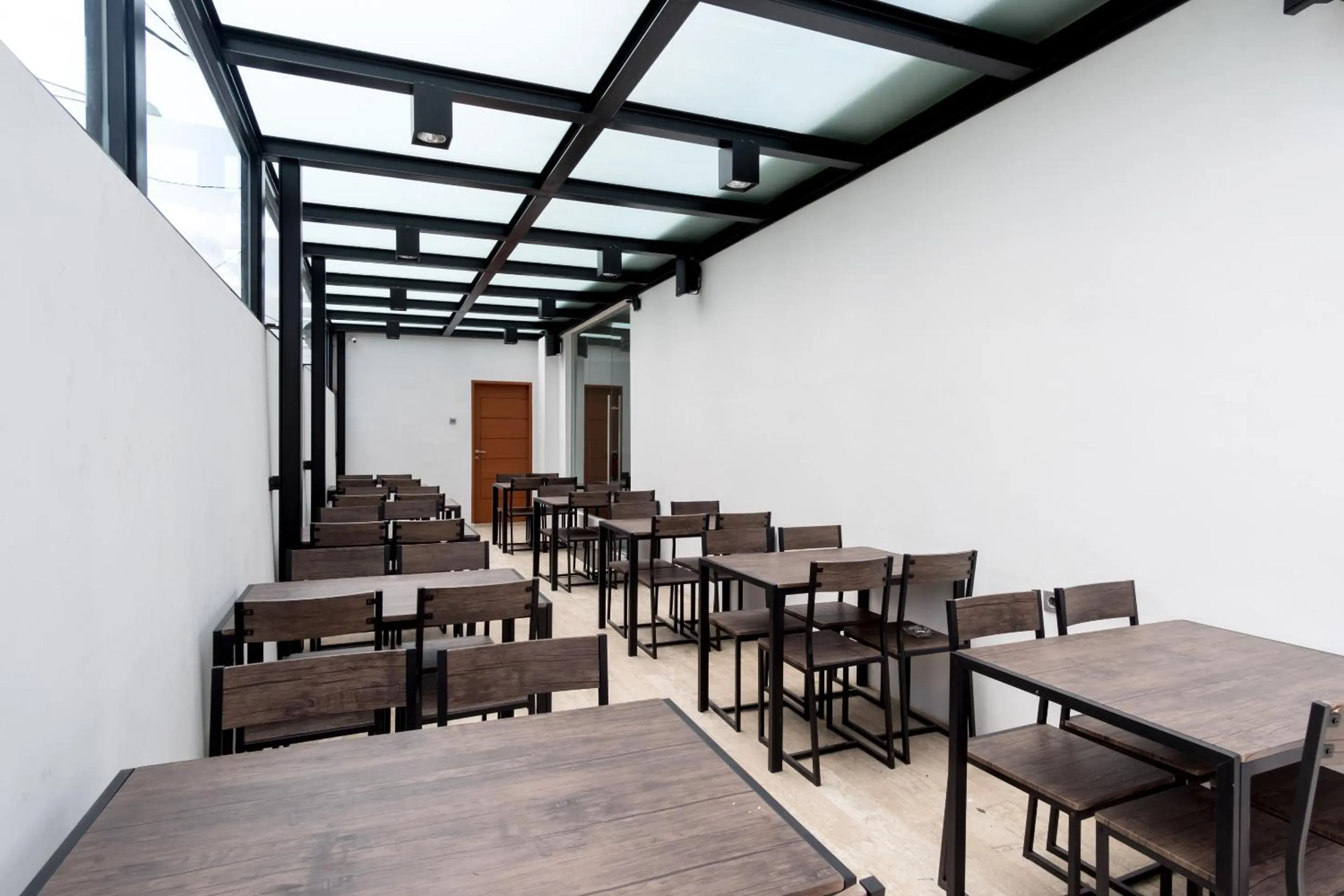 Restaurant/places to eat in RedDoorz Premium near Centre Point Mall Medan