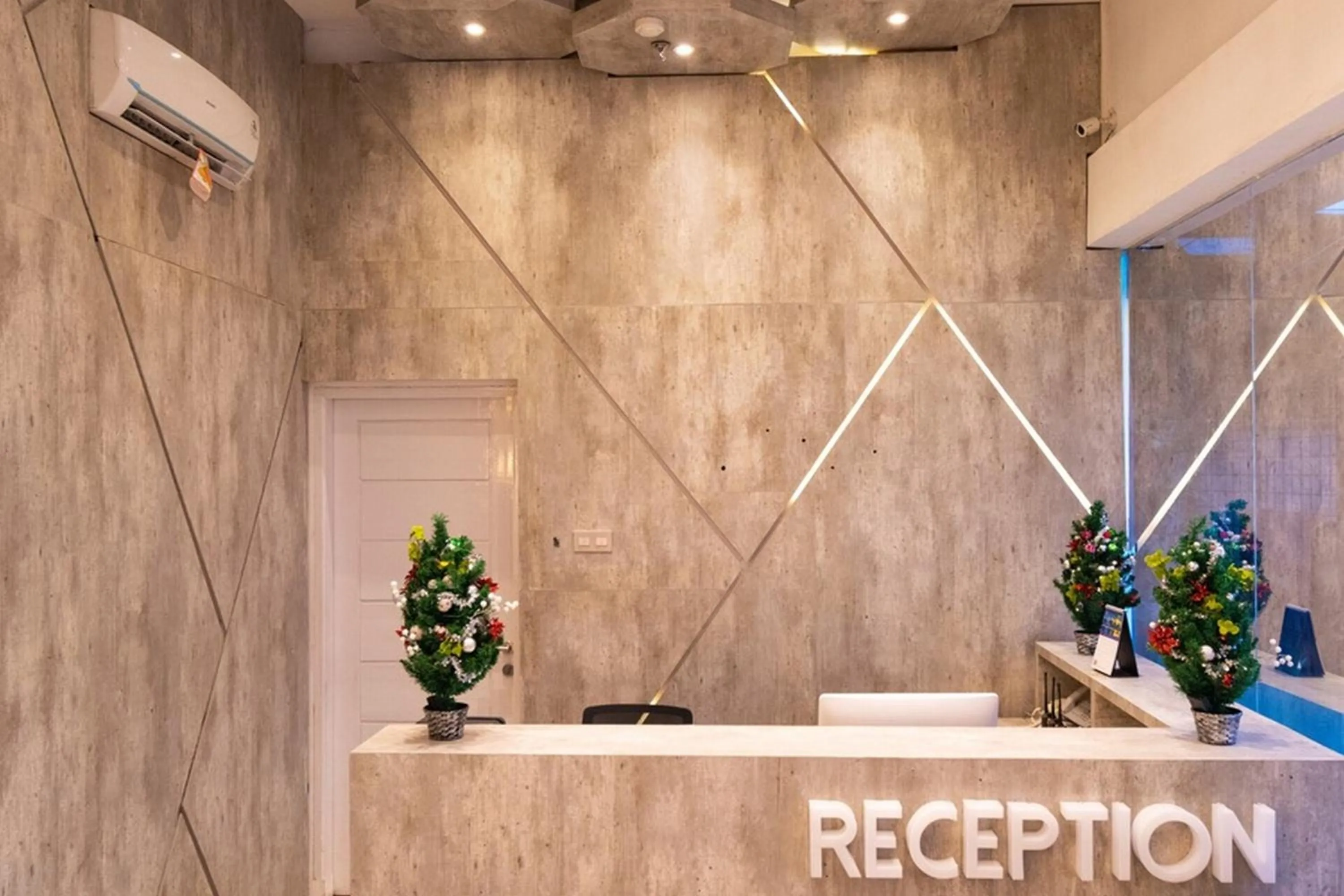 Lobby or reception in RedDoorz Premium near Centre Point Mall Medan