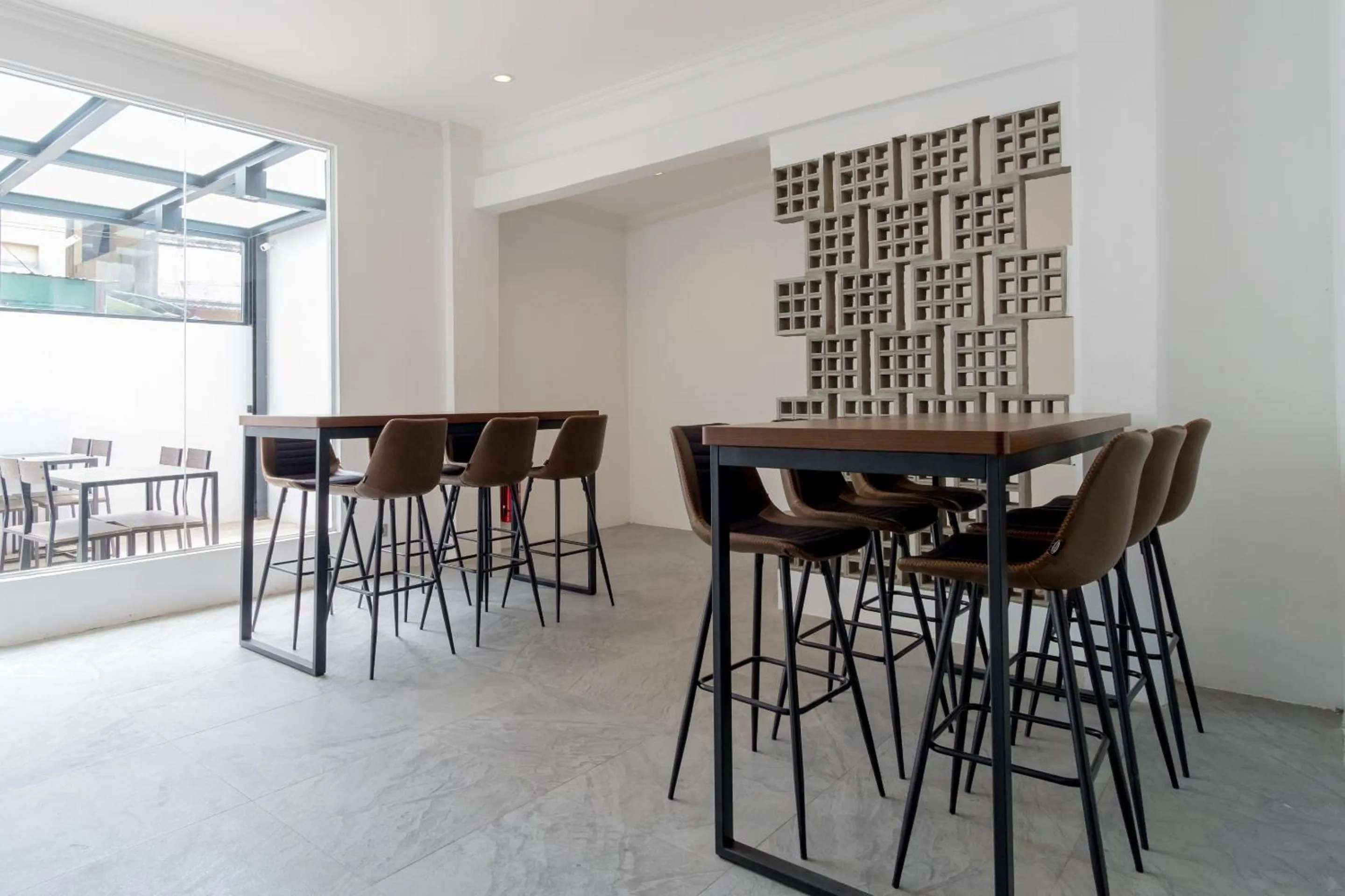 Restaurant/places to eat in RedDoorz Premium near Centre Point Mall Medan