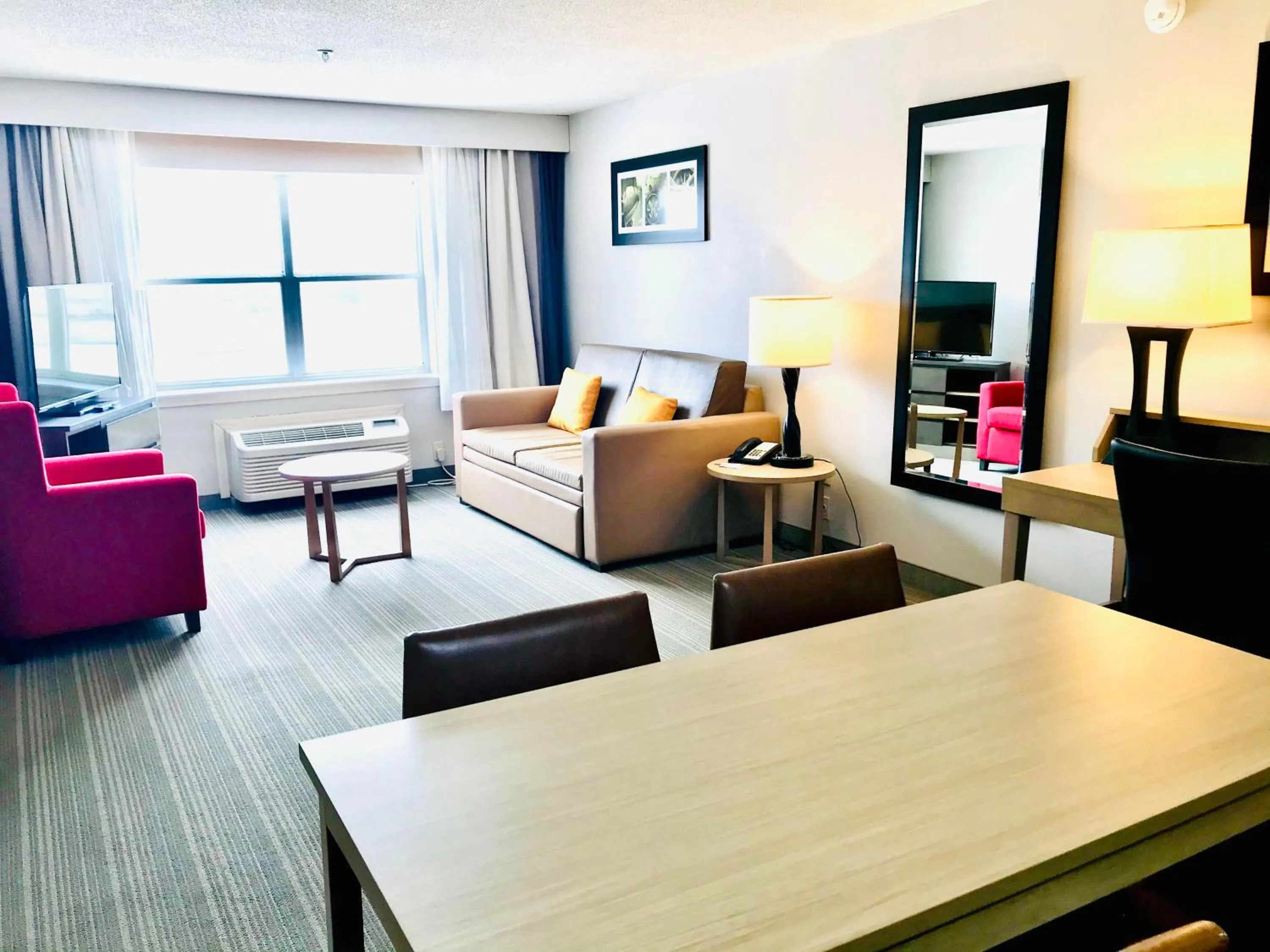 Photo of the whole room in Country Inn & Suites by Radisson, Warner Robins, GA