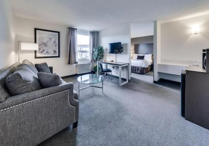 Living room in Heritage Inn Hotel & Convention Centre - Pincher Creek