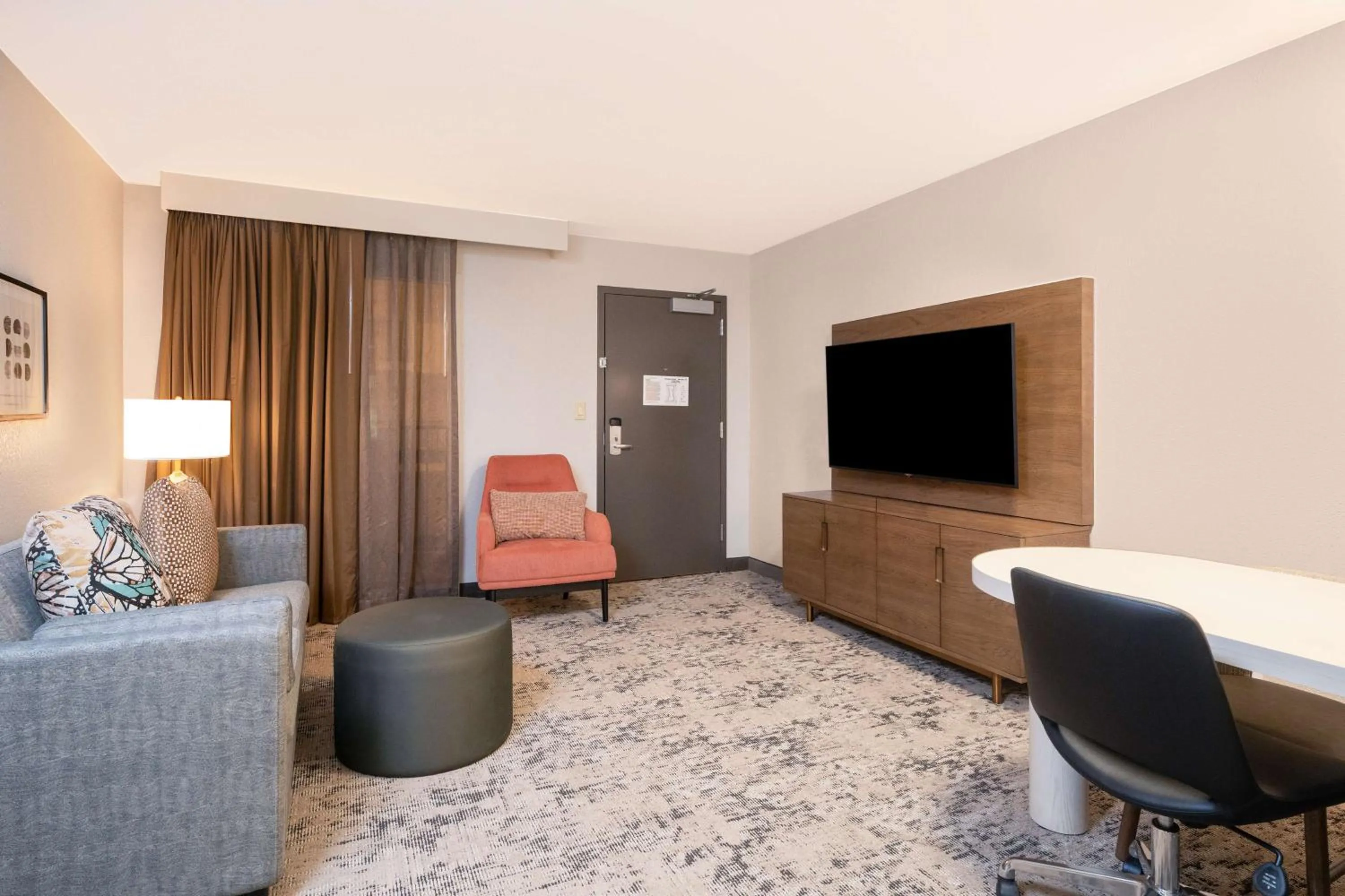 Living room in Embassy Suites by Hilton Memphis East Germantown Area