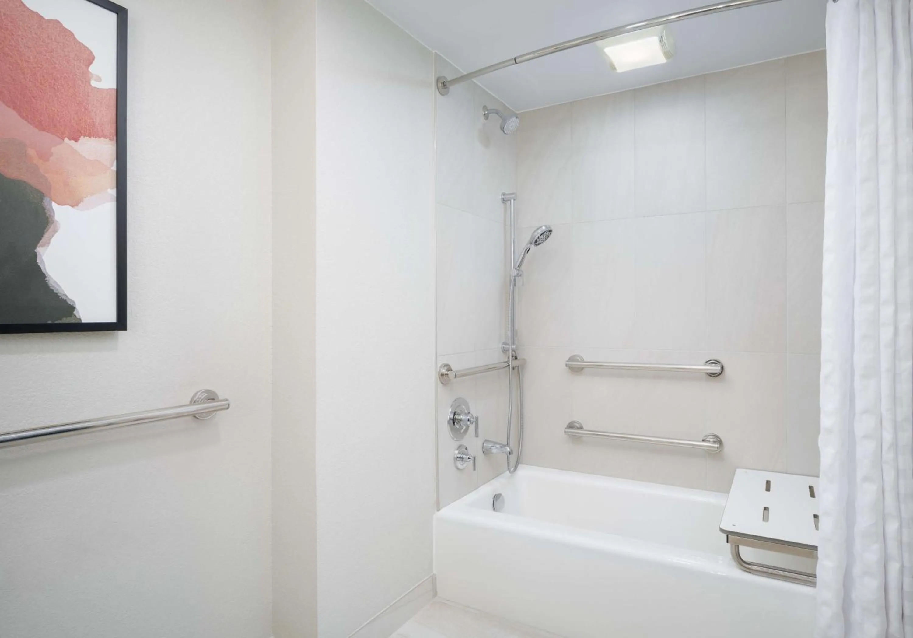 Bathroom in Embassy Suites by Hilton Memphis East Germantown Area