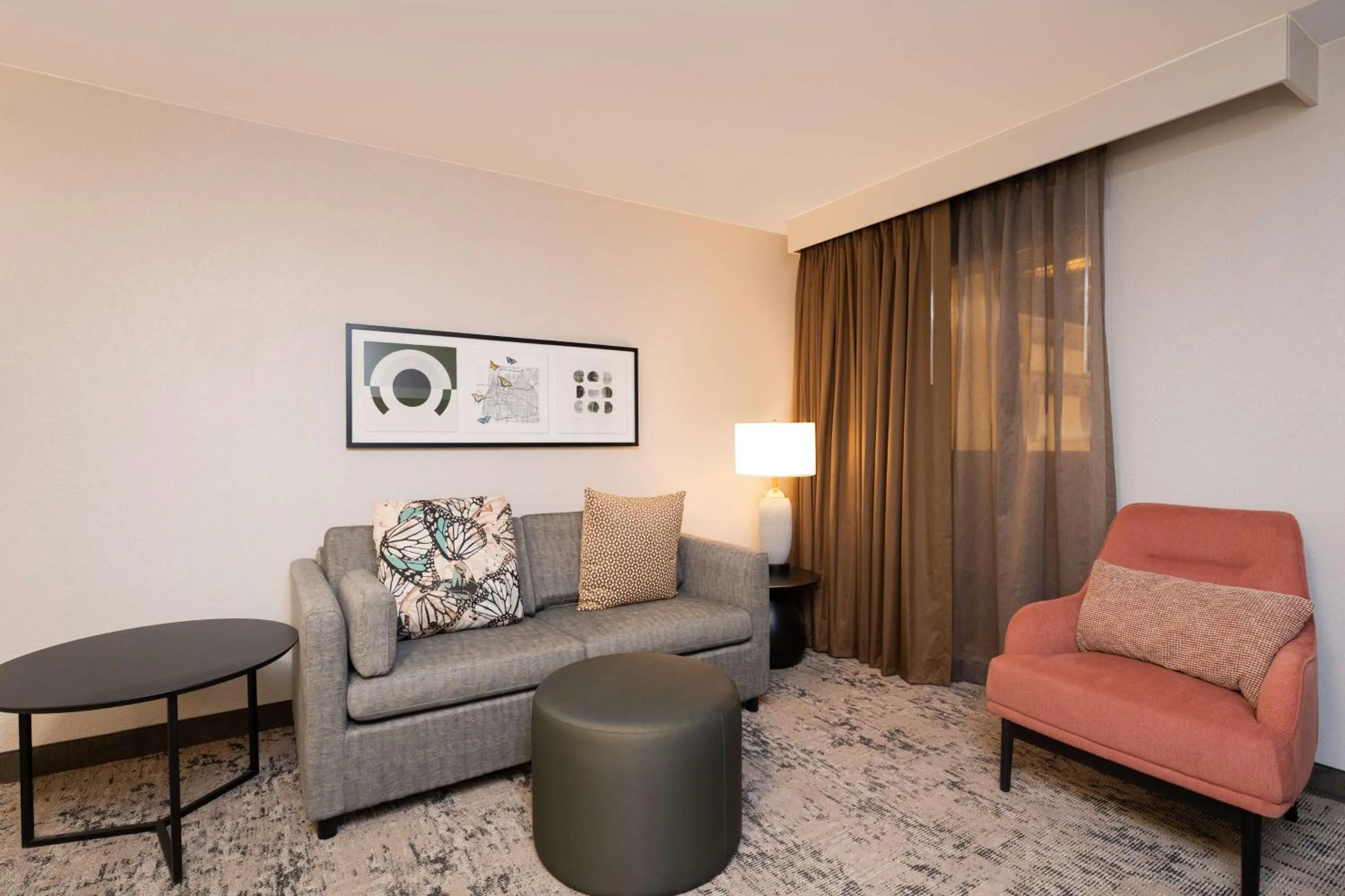 Living room in Embassy Suites by Hilton Memphis East Germantown Area