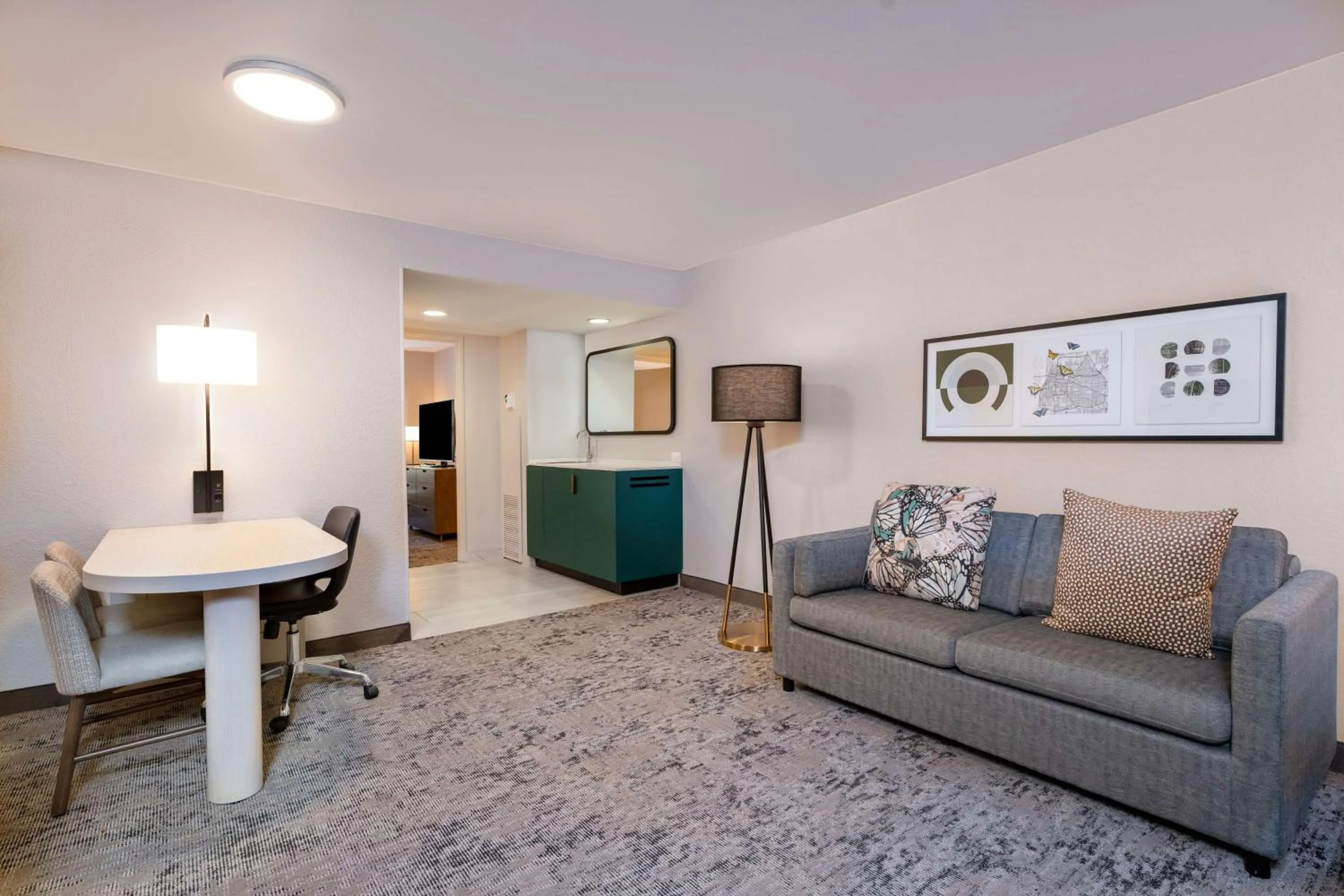 Living room in Embassy Suites by Hilton Memphis East Germantown Area