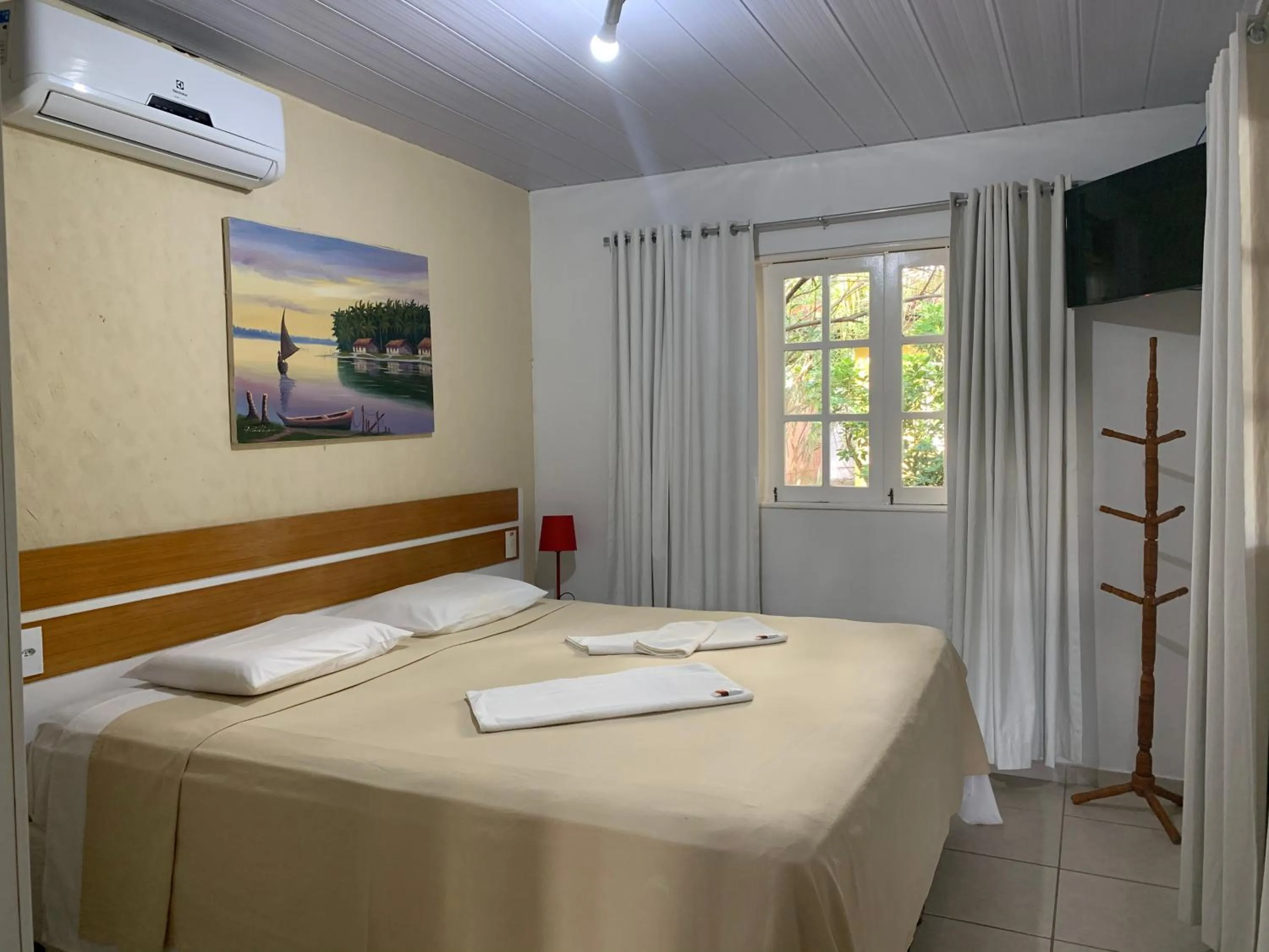 Photo of the whole room, Bed in La Dolce Vita Flat & Pousada