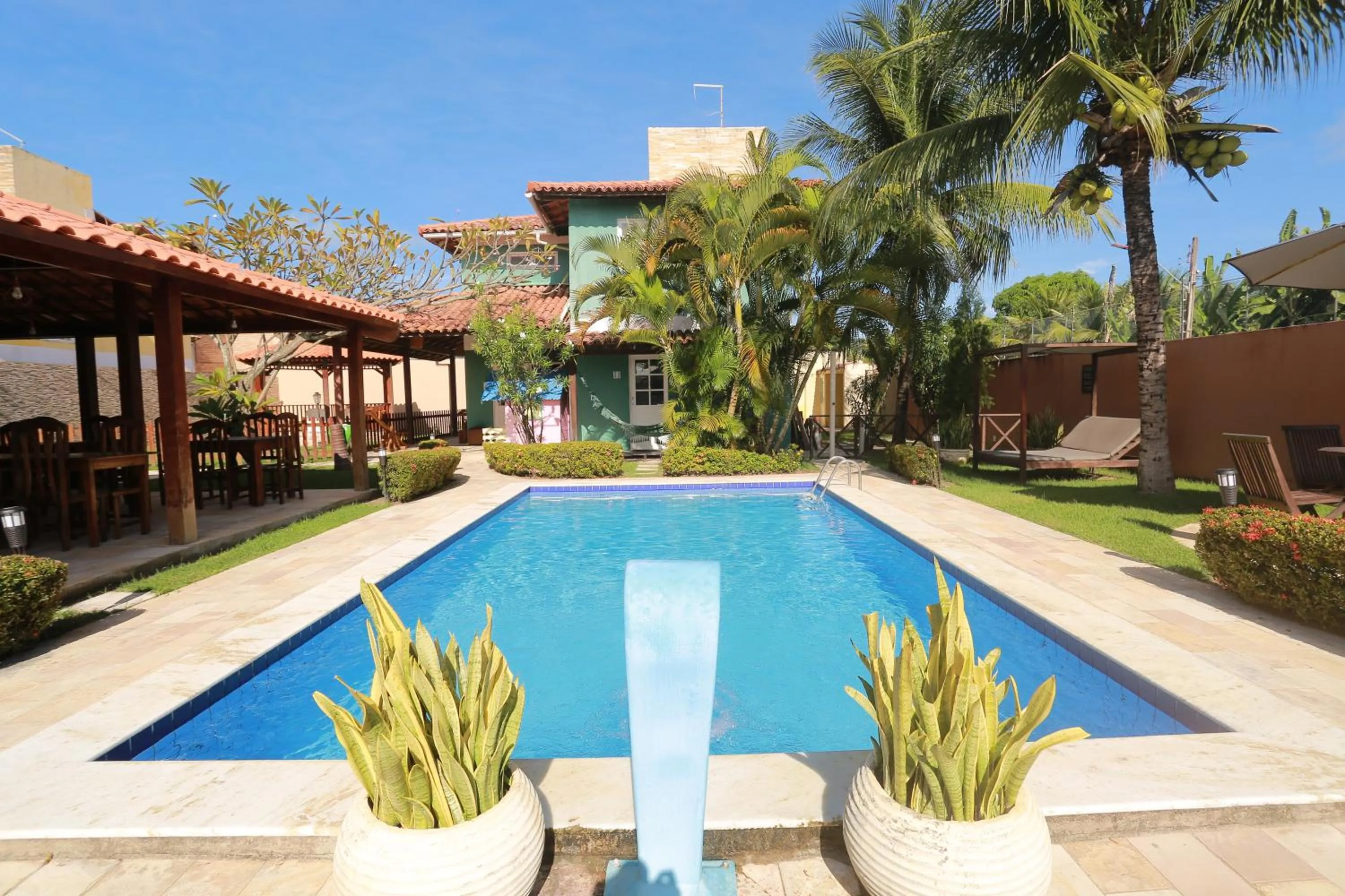 Swimming pool in La Dolce Vita Flat & Pousada