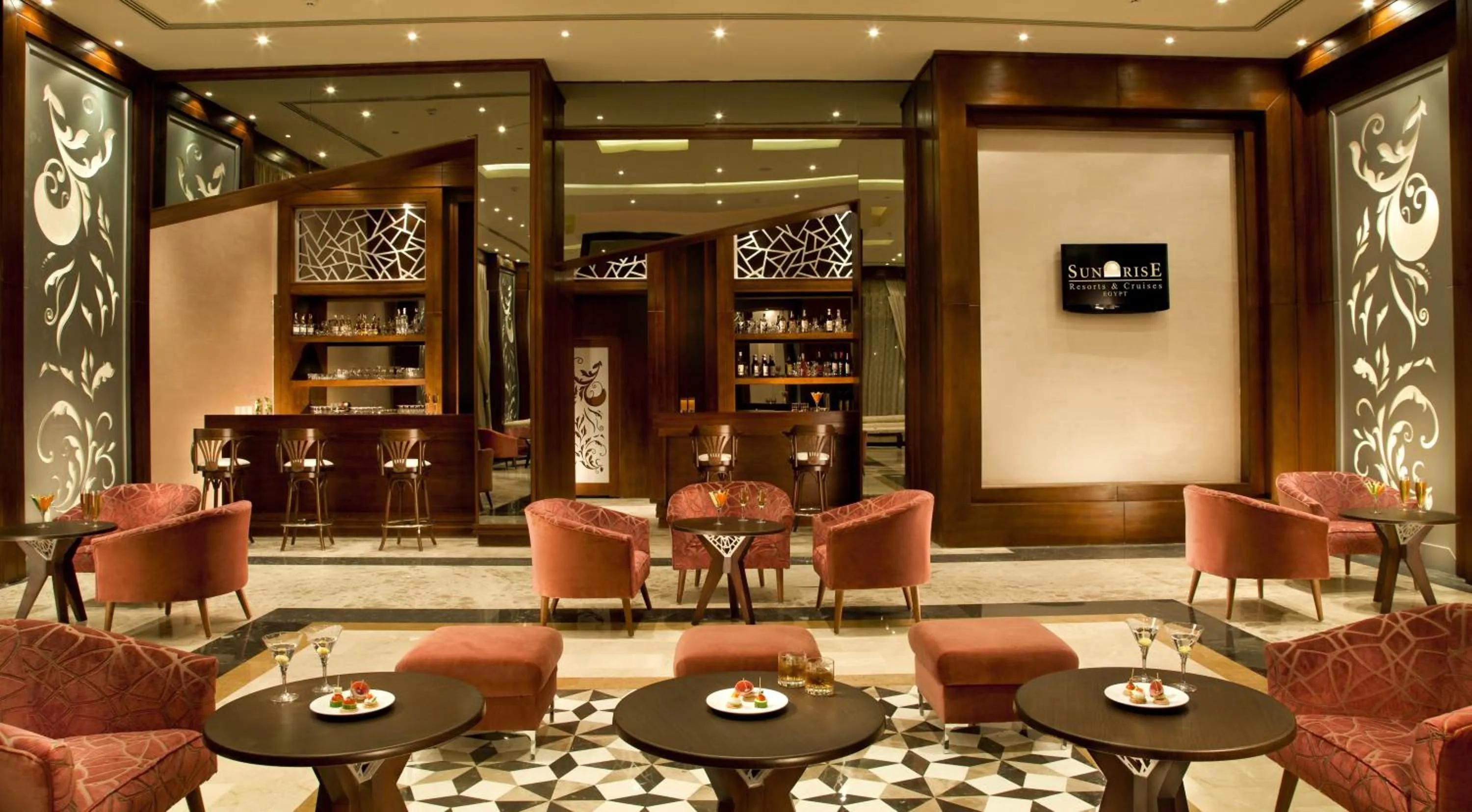 Lounge or bar in Sunrise Arabian Beach Resort