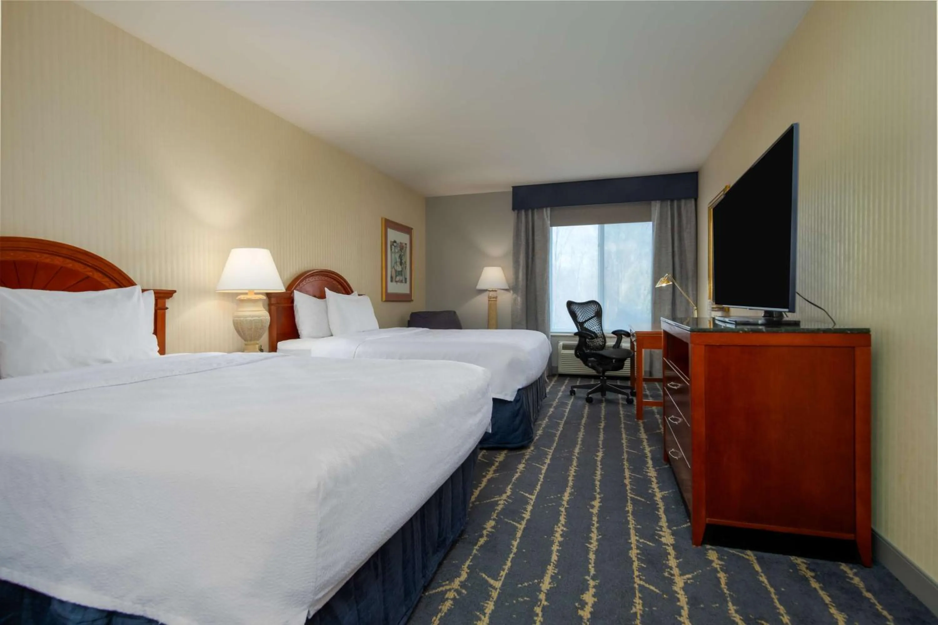 Bedroom, Bed in Hilton Garden Inn Milwaukee Northwest Conference Center