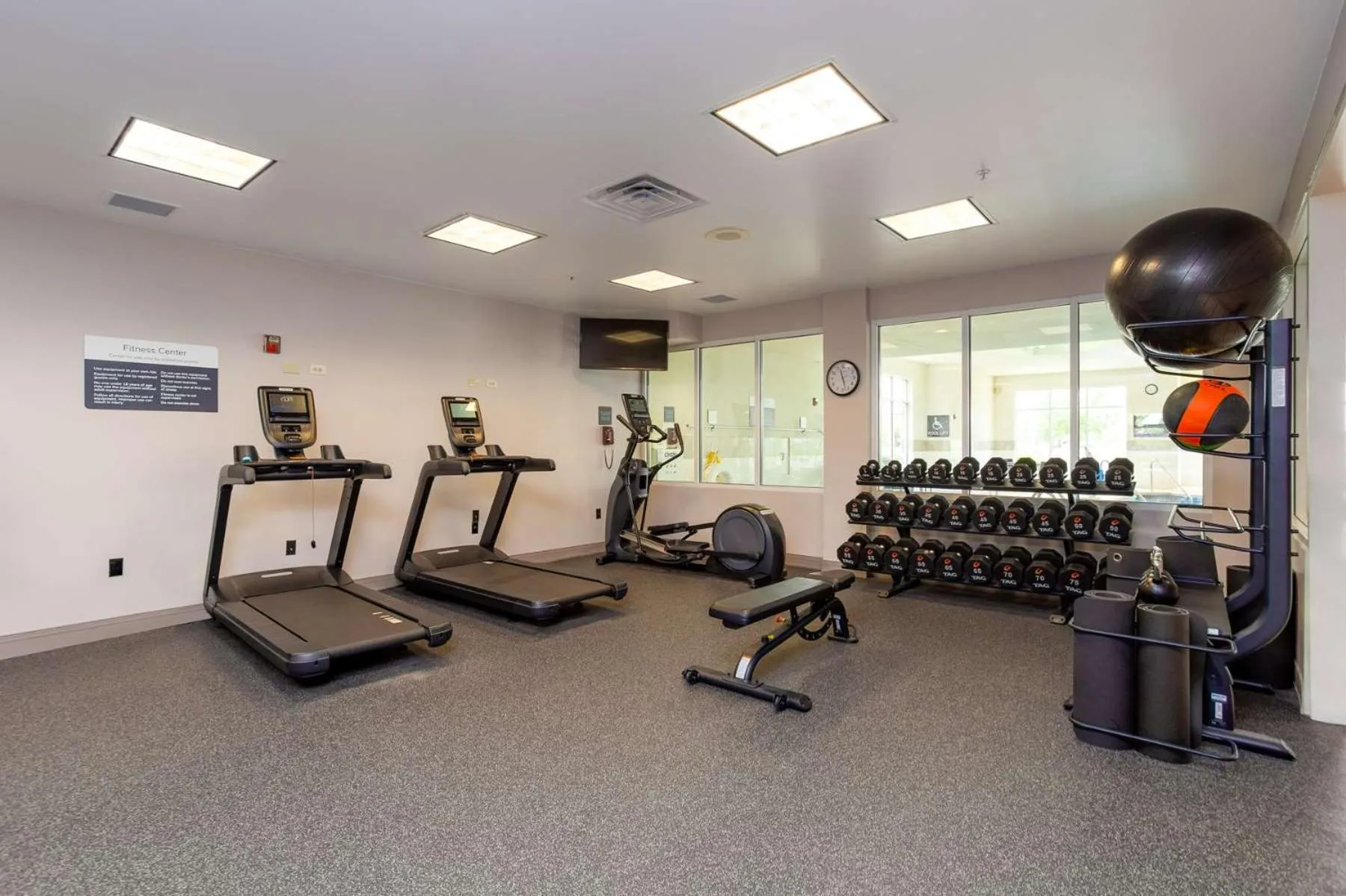 Fitness centre/facilities in Hilton Garden Inn Milwaukee Northwest Conference Center