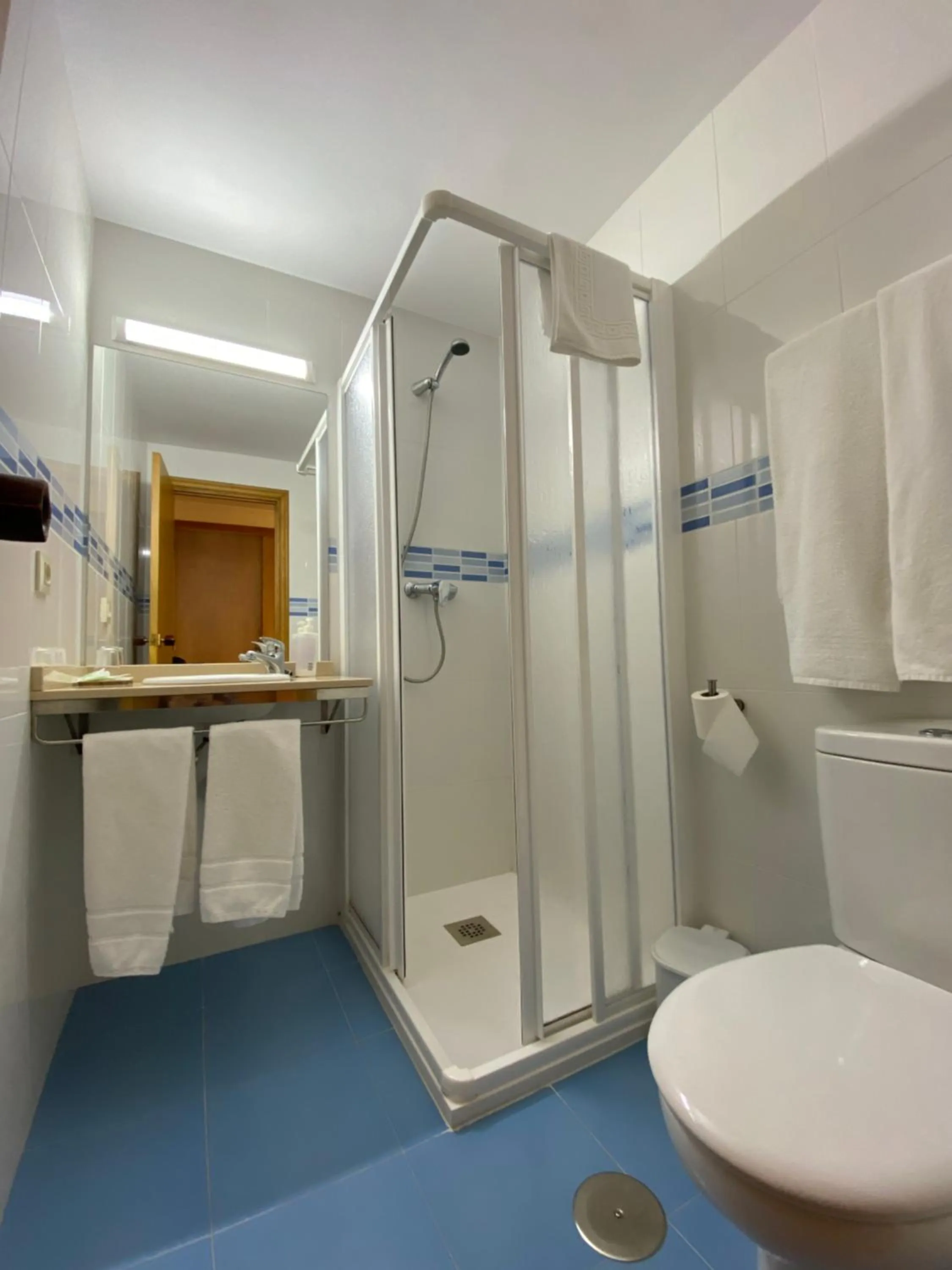 Shower in Pensión Venus