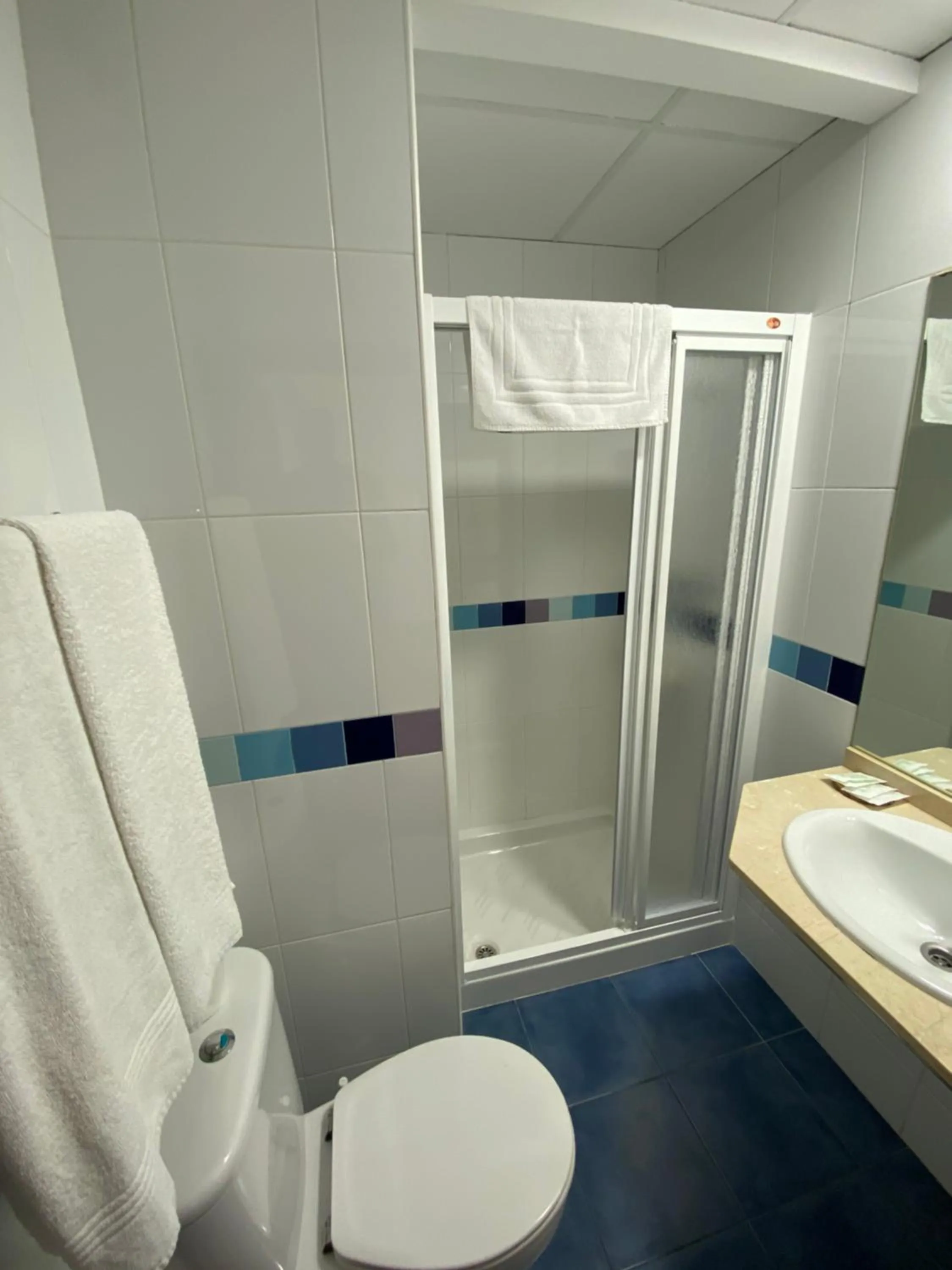 Shower in Pensión Venus